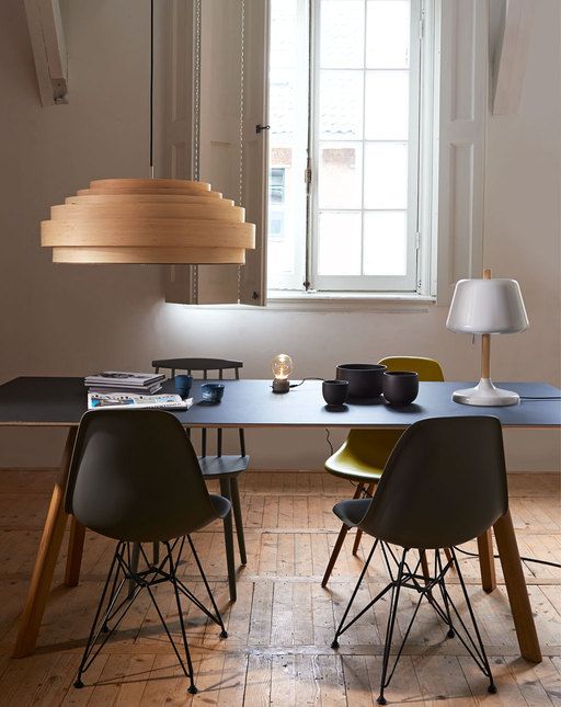 Foto: Houten hanglamp tafel