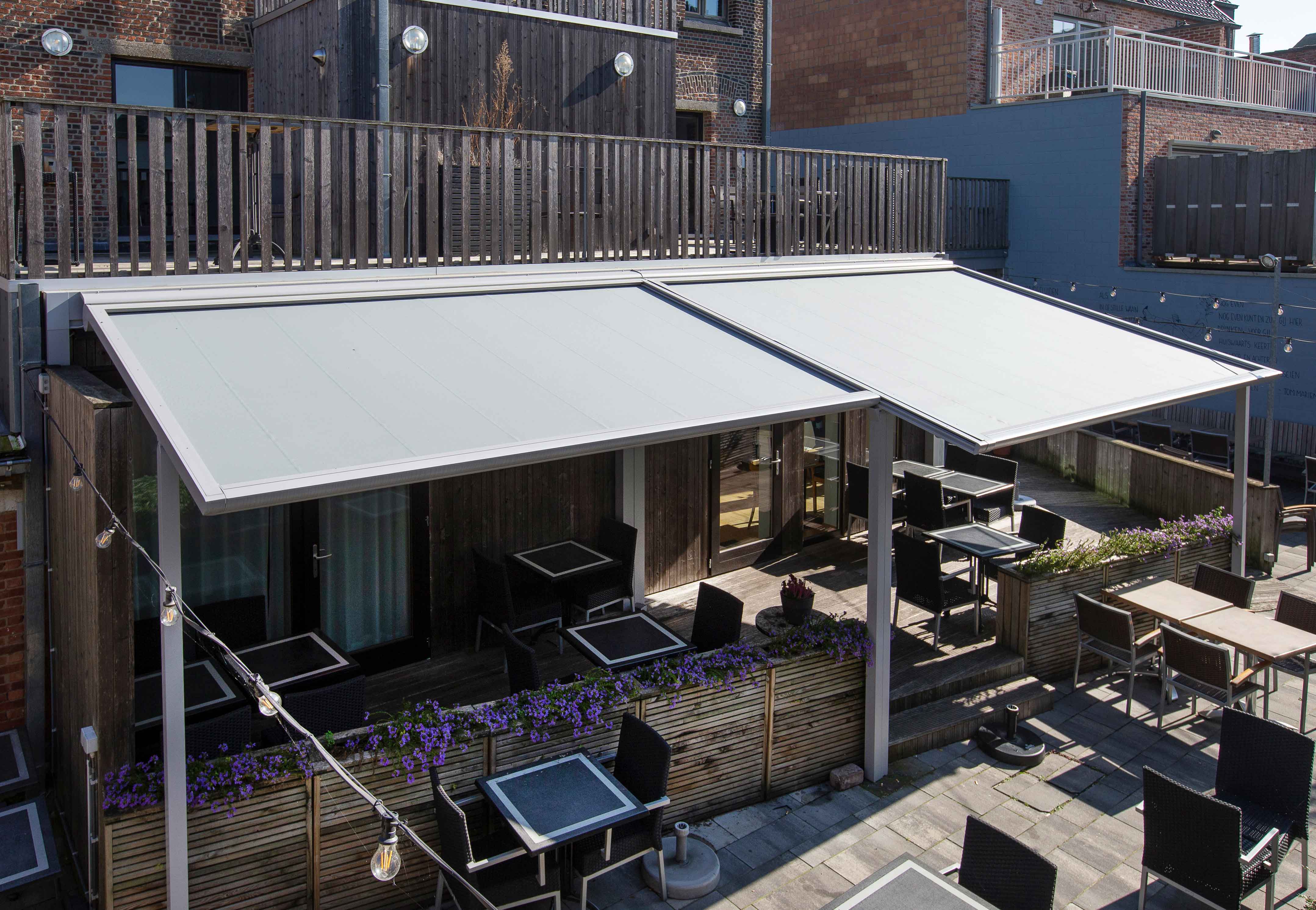 Brustor B128 Pergola met doekdak voor horecatoepassing