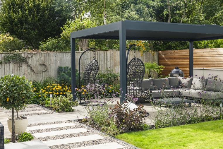 ©Carribean Blinds B150 als vrijstaande terrasoverkapping