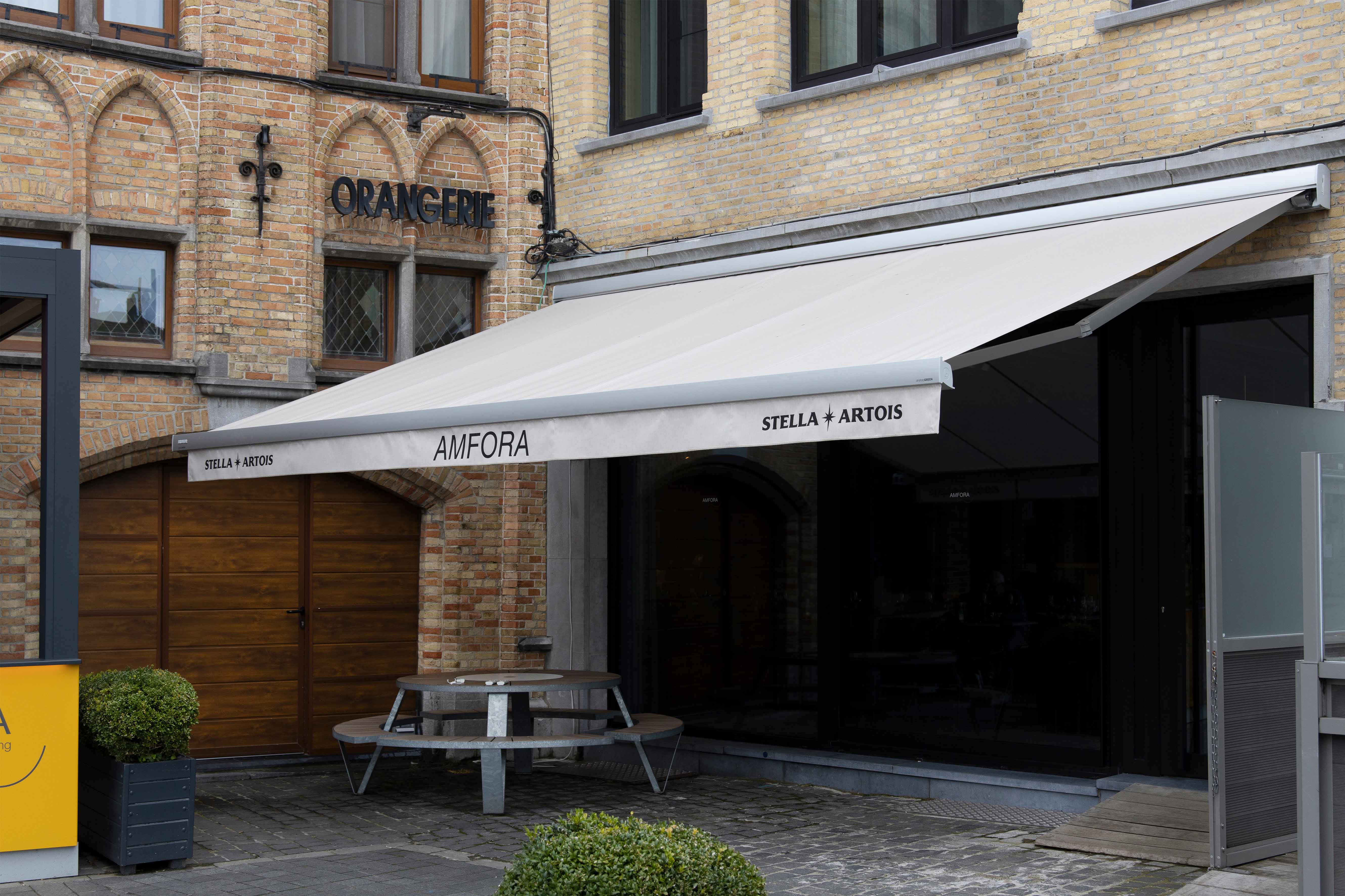 Rechte volant op knikarmscherm