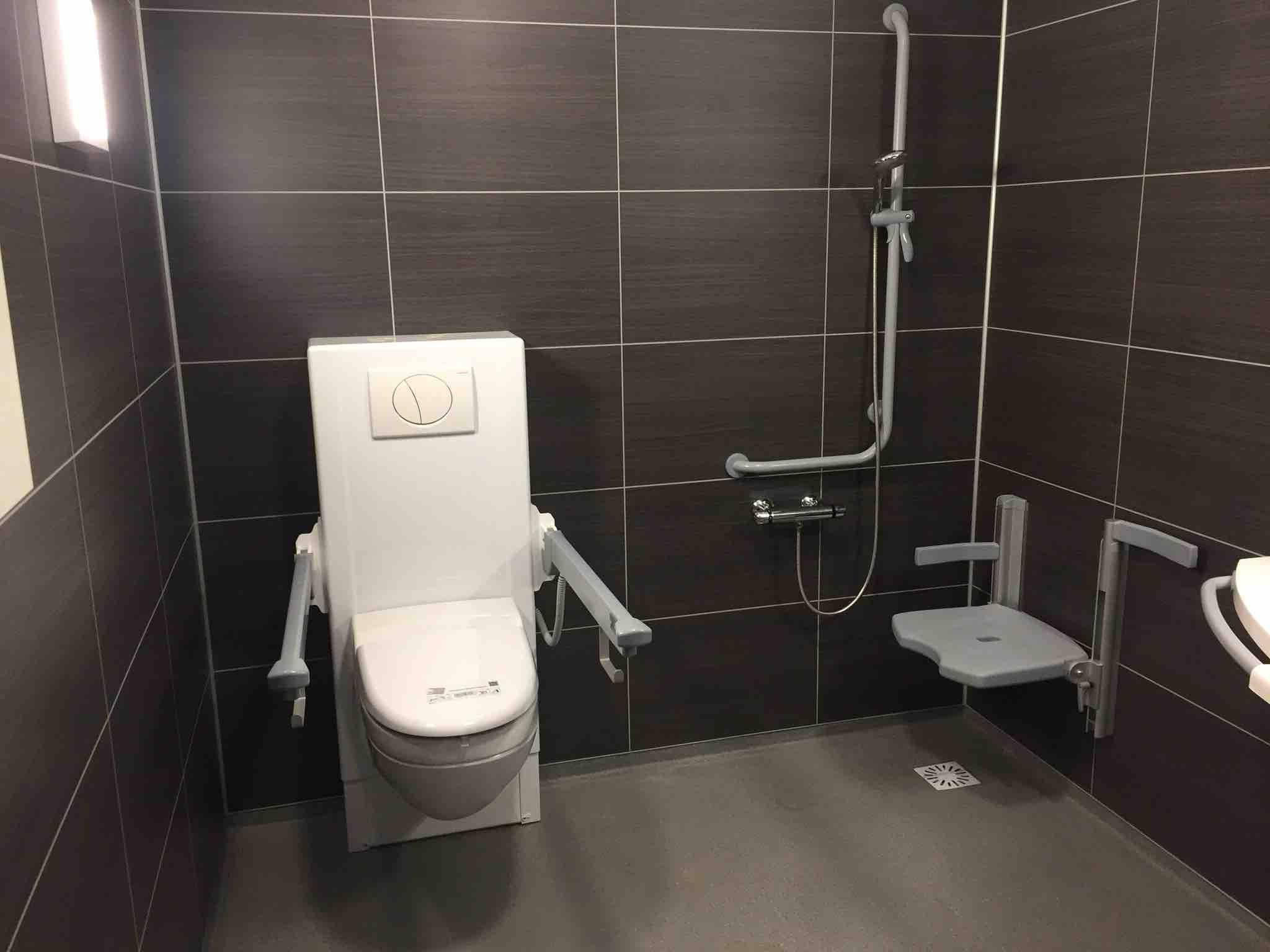 Foto : Waarom een senioren badkamer  cruciaal is voor veilig huis