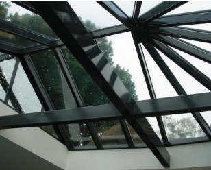 Foto: Aluminium lichtstraat met waaierdak 308 248