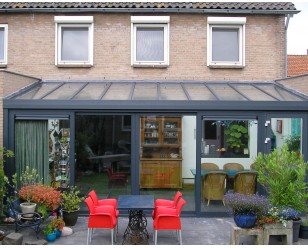 Foto: Grijze aluminium serre met schuifpui 308 248