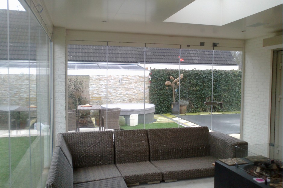 Foto: w3 Volglazen vouwwand zonder kozijnen