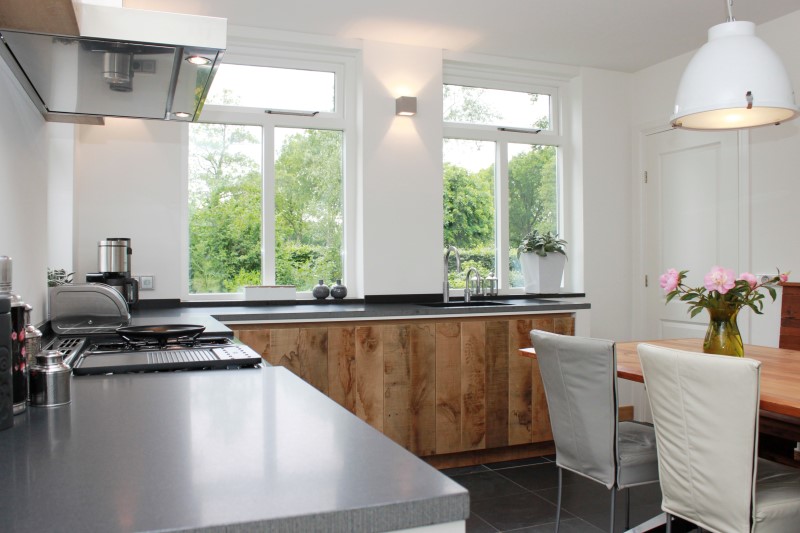 Foto: 540 Handgemaakte eiken keuken