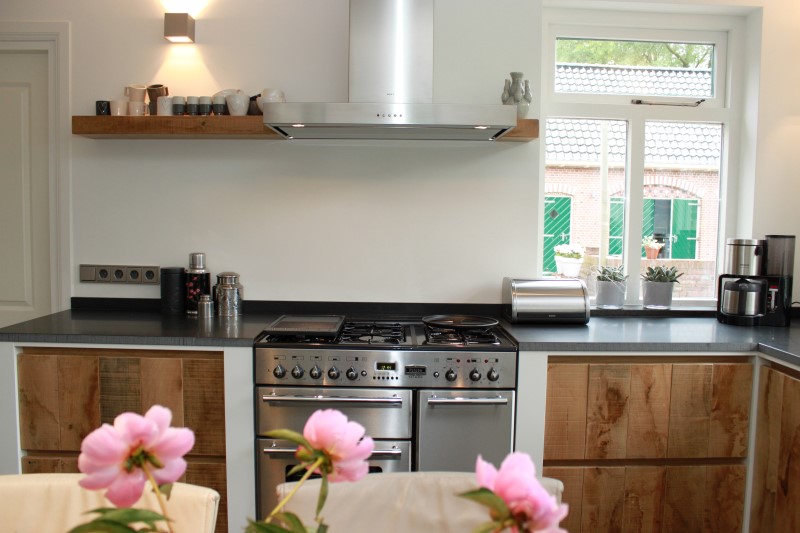 Foto: 543 Maatwerk keuken van eiken hout