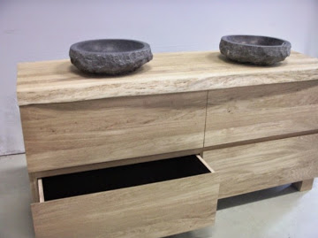 Foto: 5061 wastafel meubel van eiken houten, met lades en wasschalen die ruw bekapt zijn