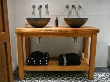 Foto: 7529 wastafel meubel met eikenhouten onderstel en 2 waskommen van hardsteen