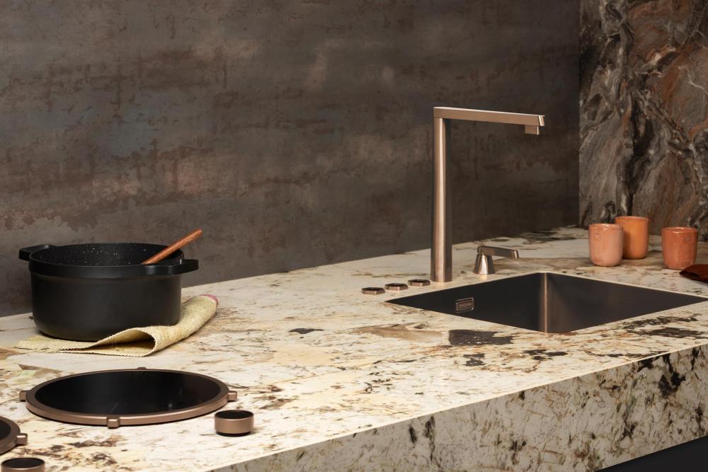 Foto: Z1 206 ABRAXAS 01  V0020 055 Evora Ceramics Abraxas spoelbak Copper en PITT    1200px 