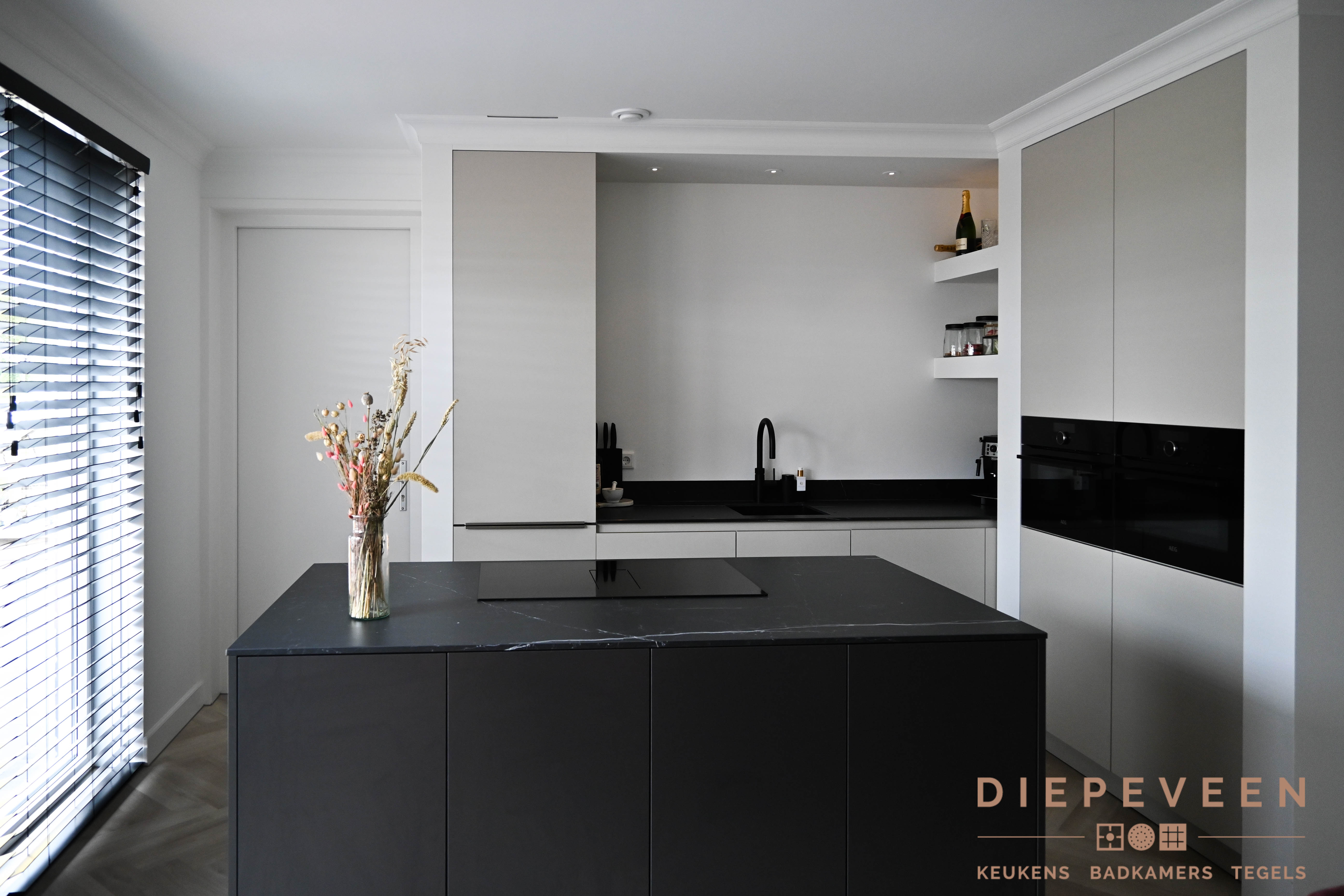 Foto : Moderne zwarte keuken