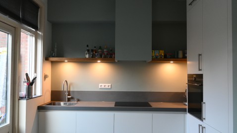 Foto : Moderne witte keuken.