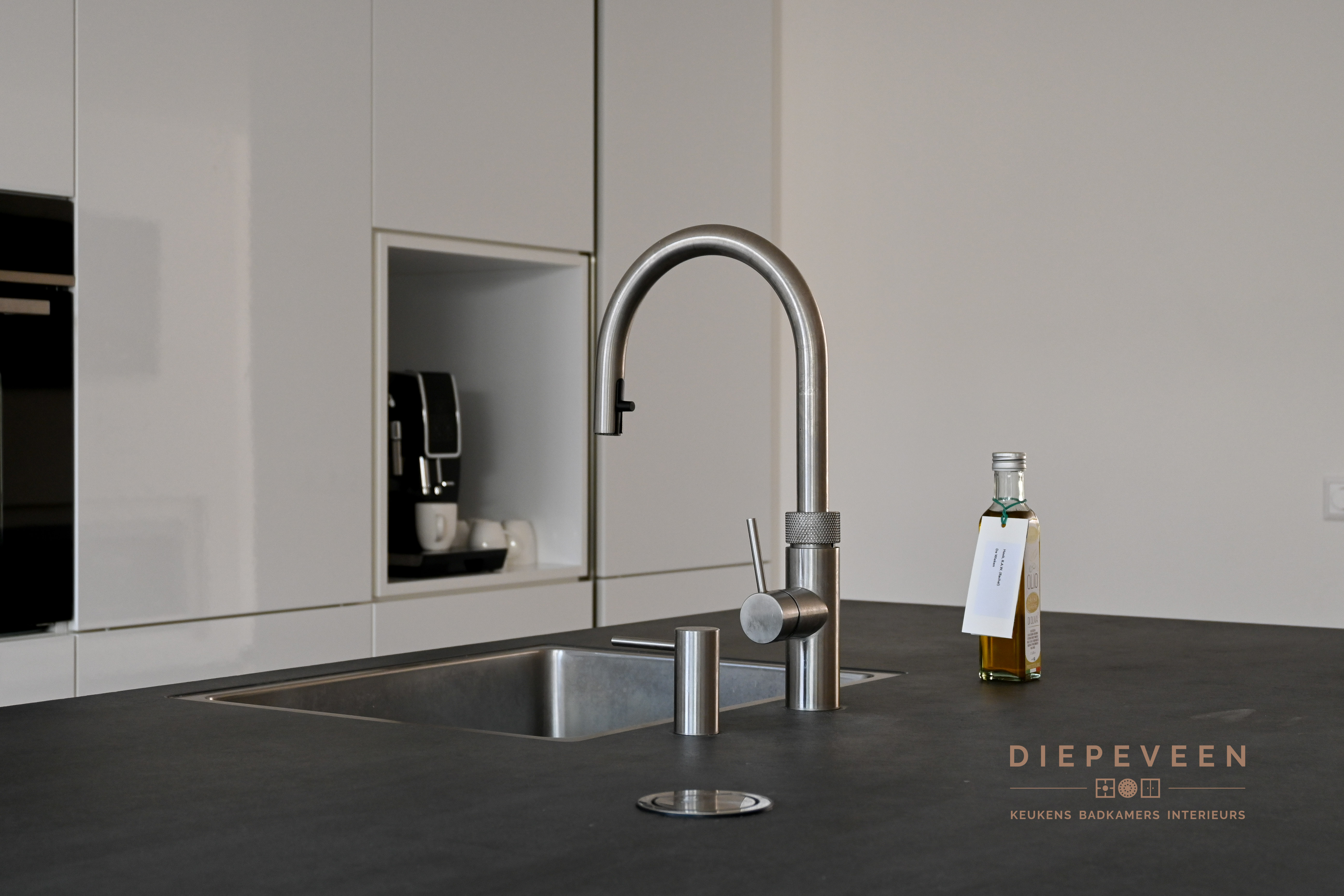 Foto: Diepeveen Keukens en Badkamers  Heek  5140