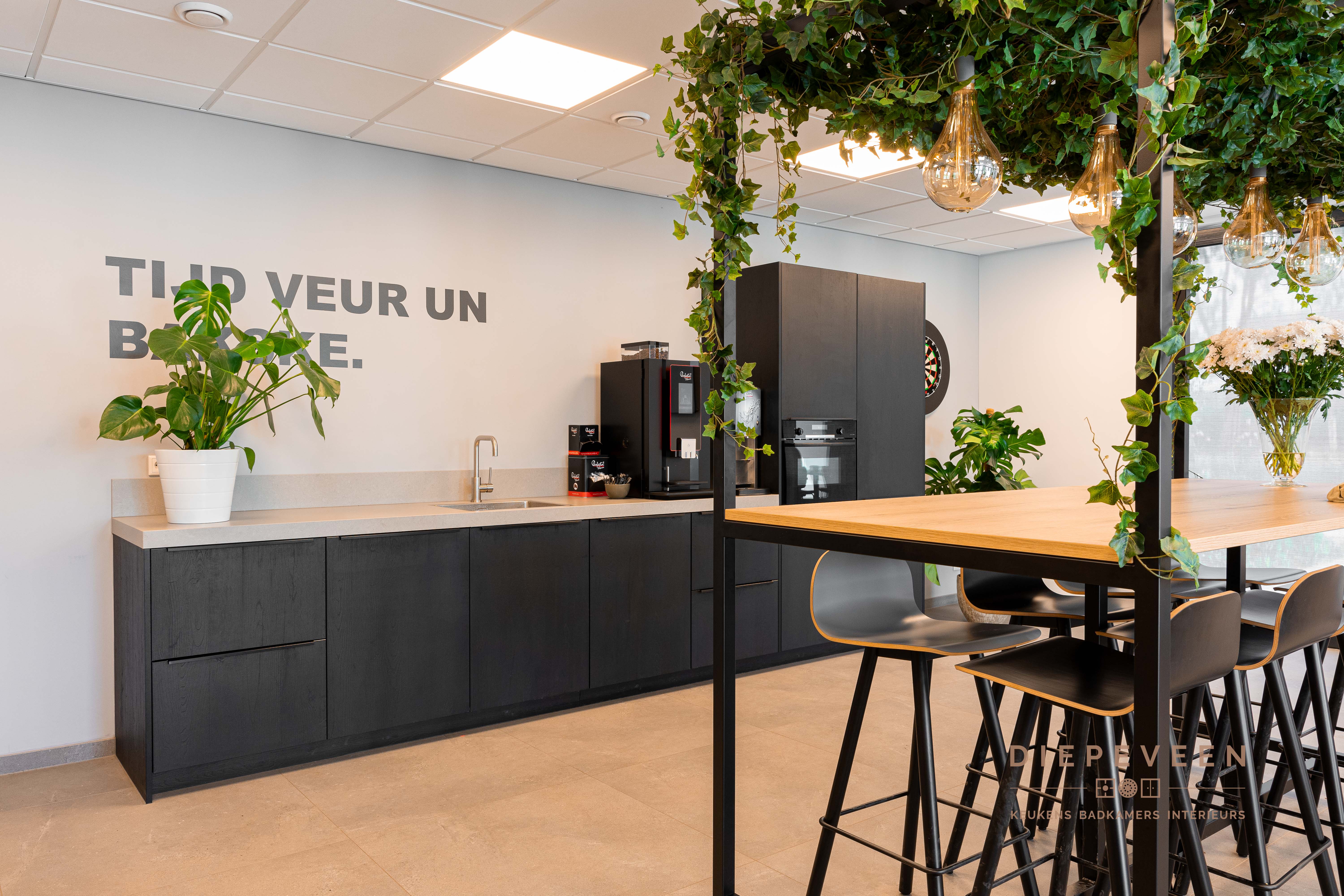 Foto: Diepeveen Keukens en Badkamers  Henda Flowers  09354