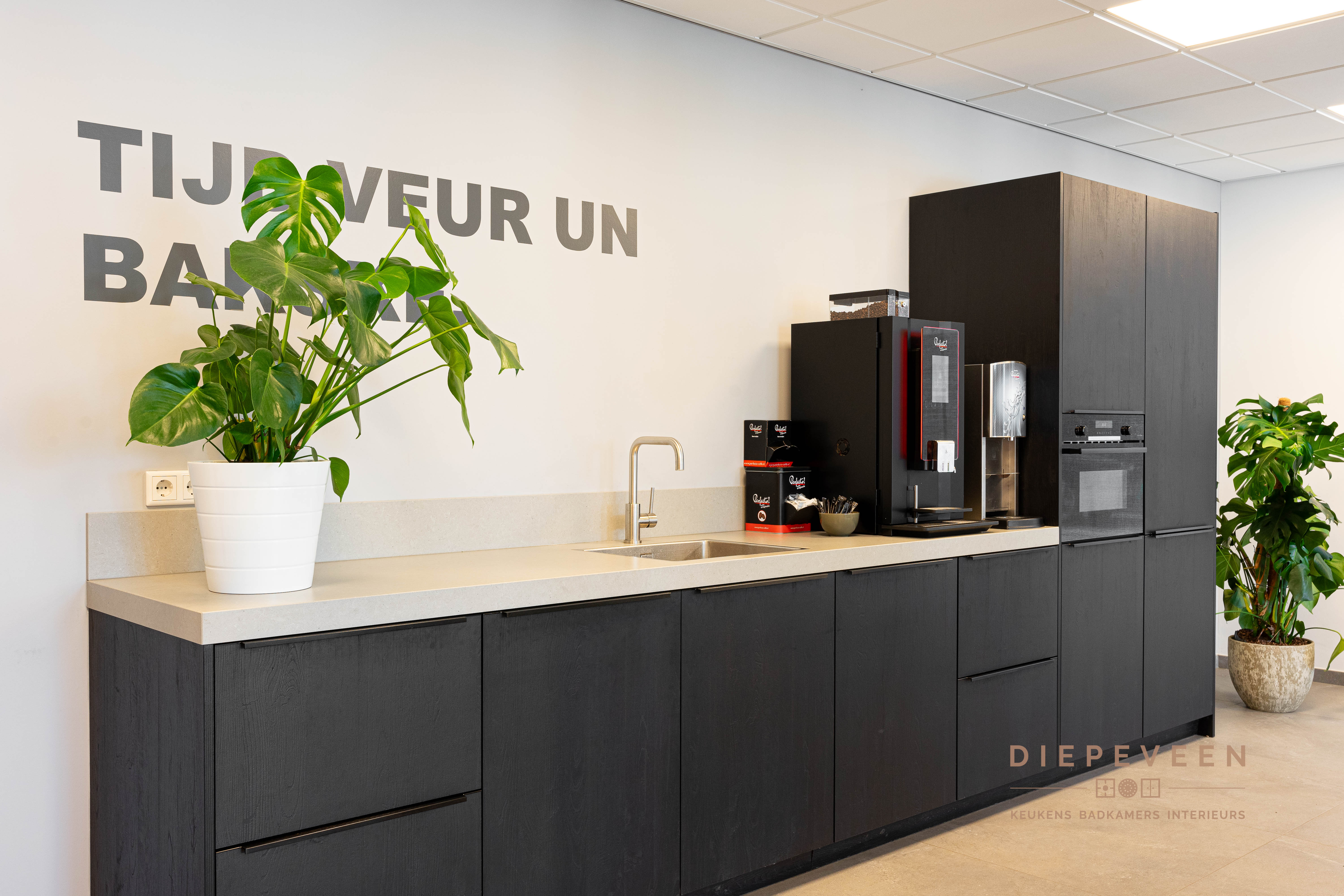 Foto: Diepeveen Keukens en Badkamers  Henda Flowers  09355