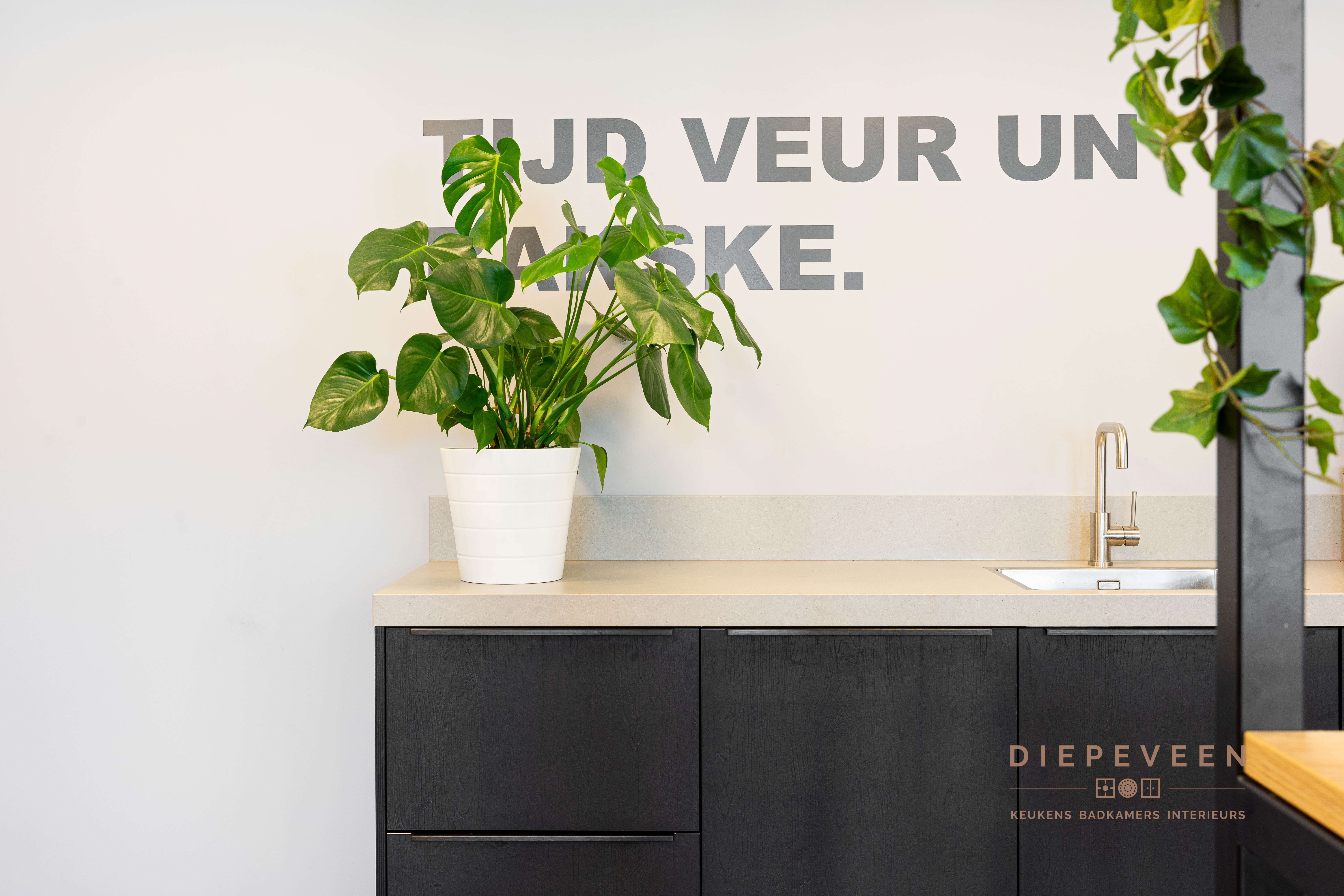 Foto: Diepeveen Keukens en Badkamers  Henda Flowers  09364