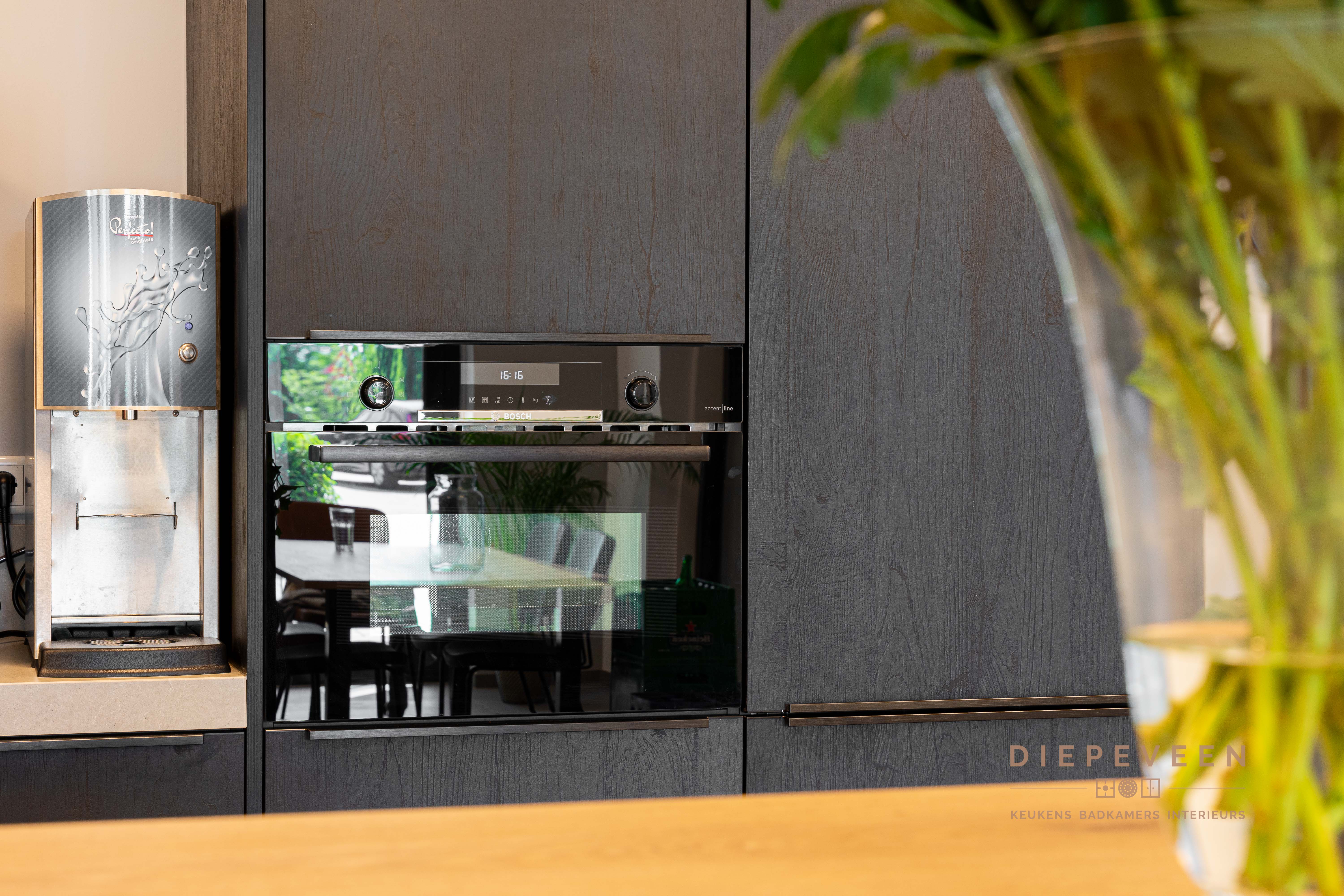 Foto: Diepeveen Keukens en Badkamers  Henda Flowers  09366