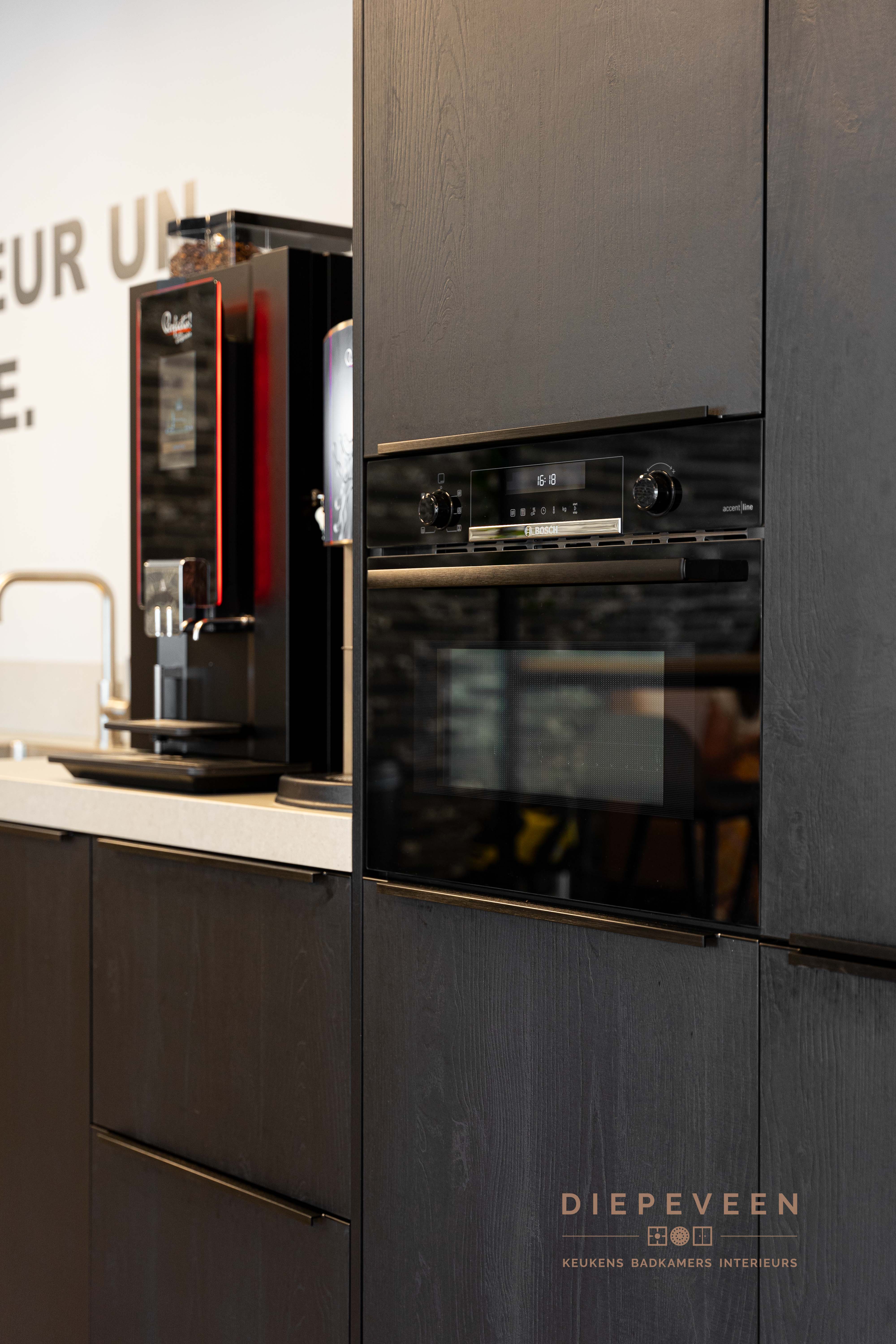 Foto: Diepeveen Keukens en Badkamers  Henda Flowers  09370