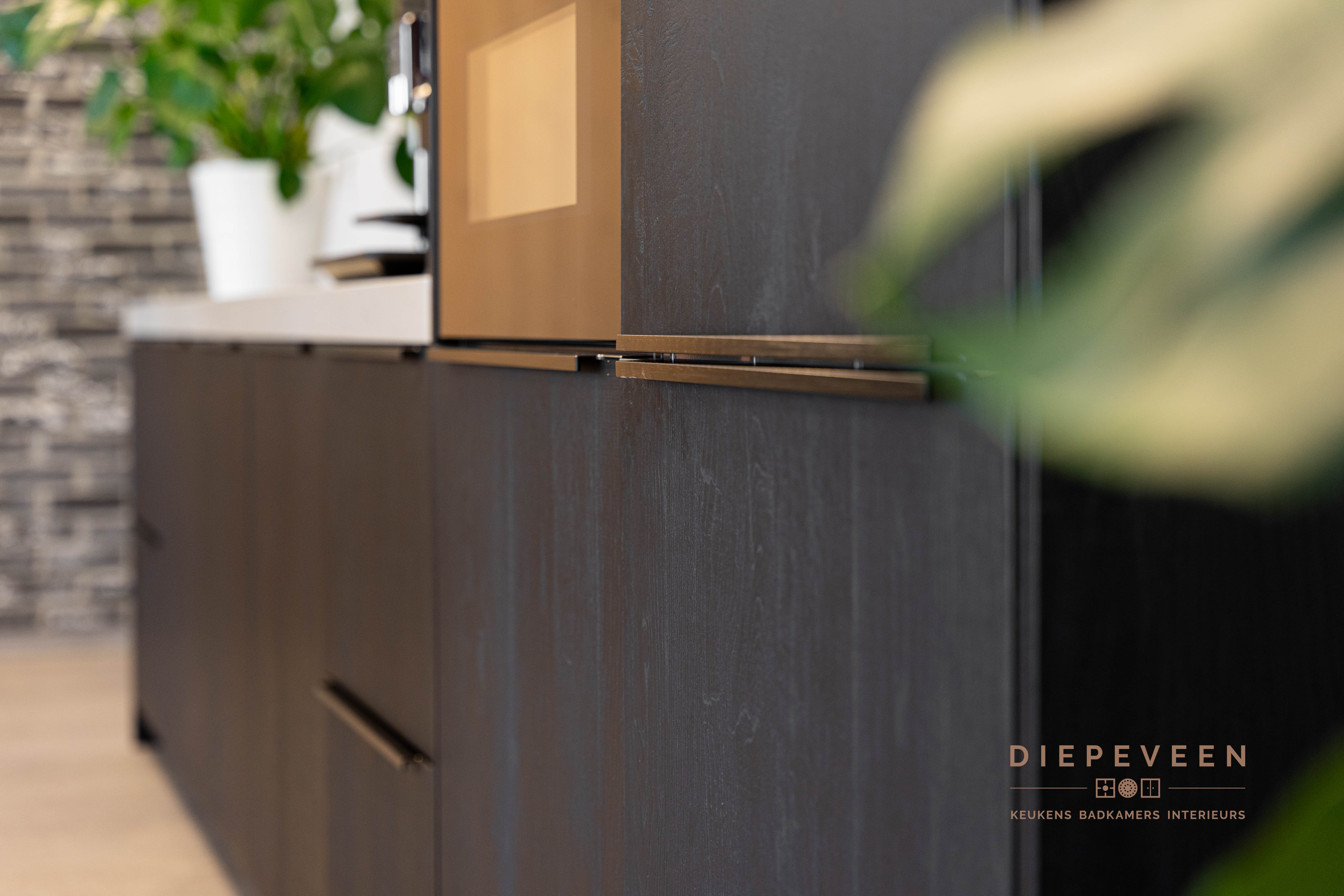 Foto: Diepeveen Keukens en Badkamers  Henda Flowers  09387