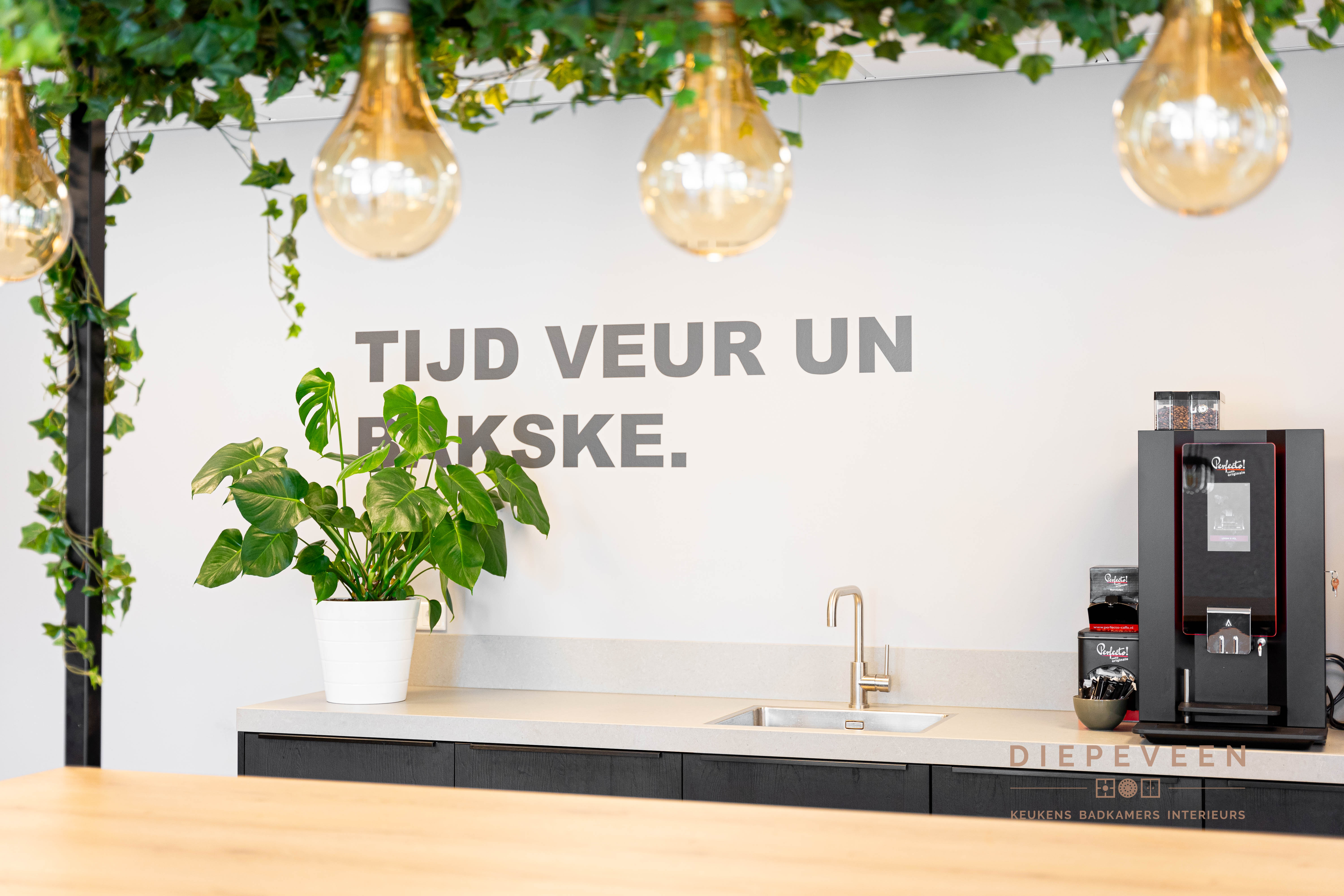 Foto: Diepeveen Keukens en Badkamers  Henda Flowers  09391