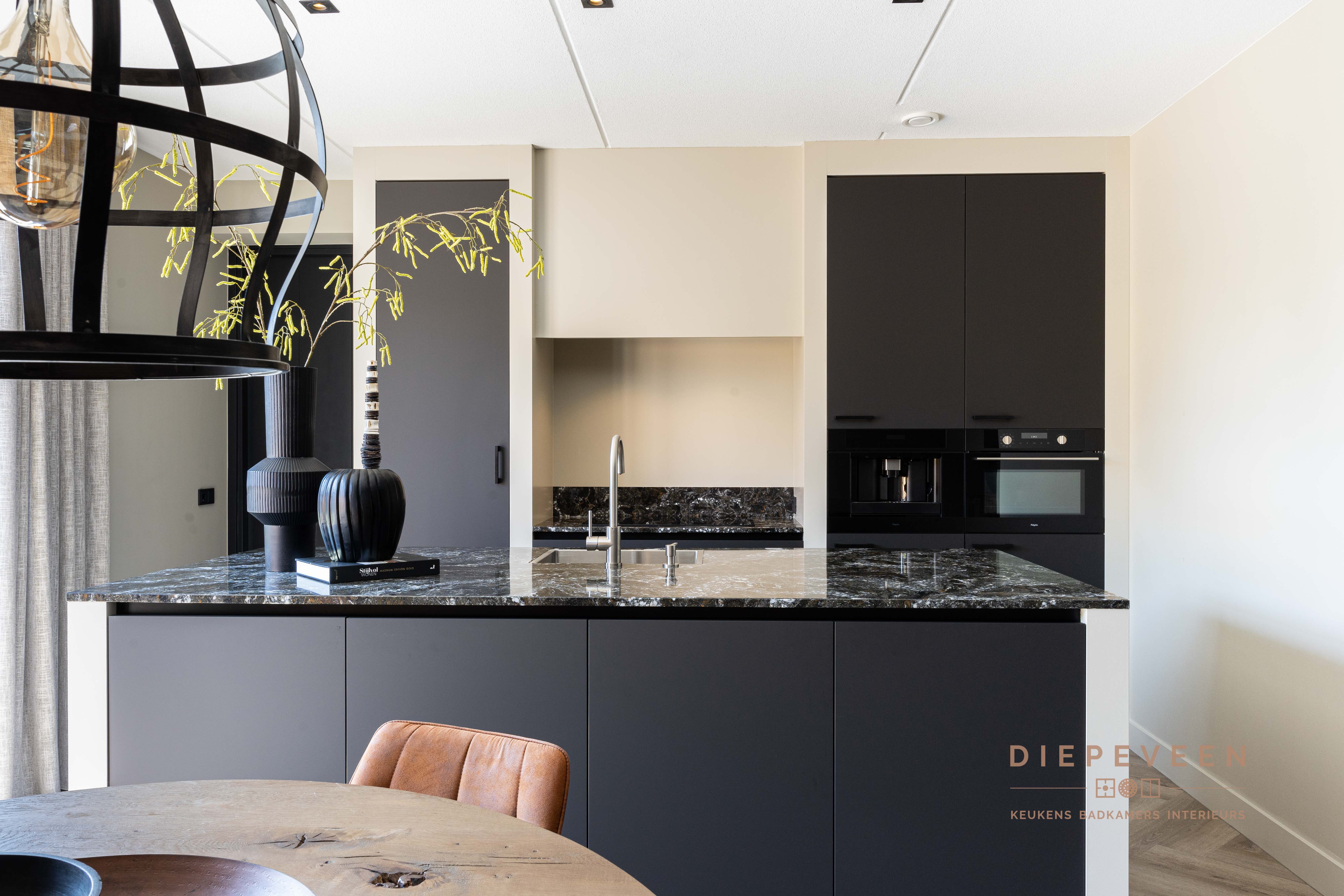 Foto: Diepeveen Keukens en Badkamers  Hoogenes  09566