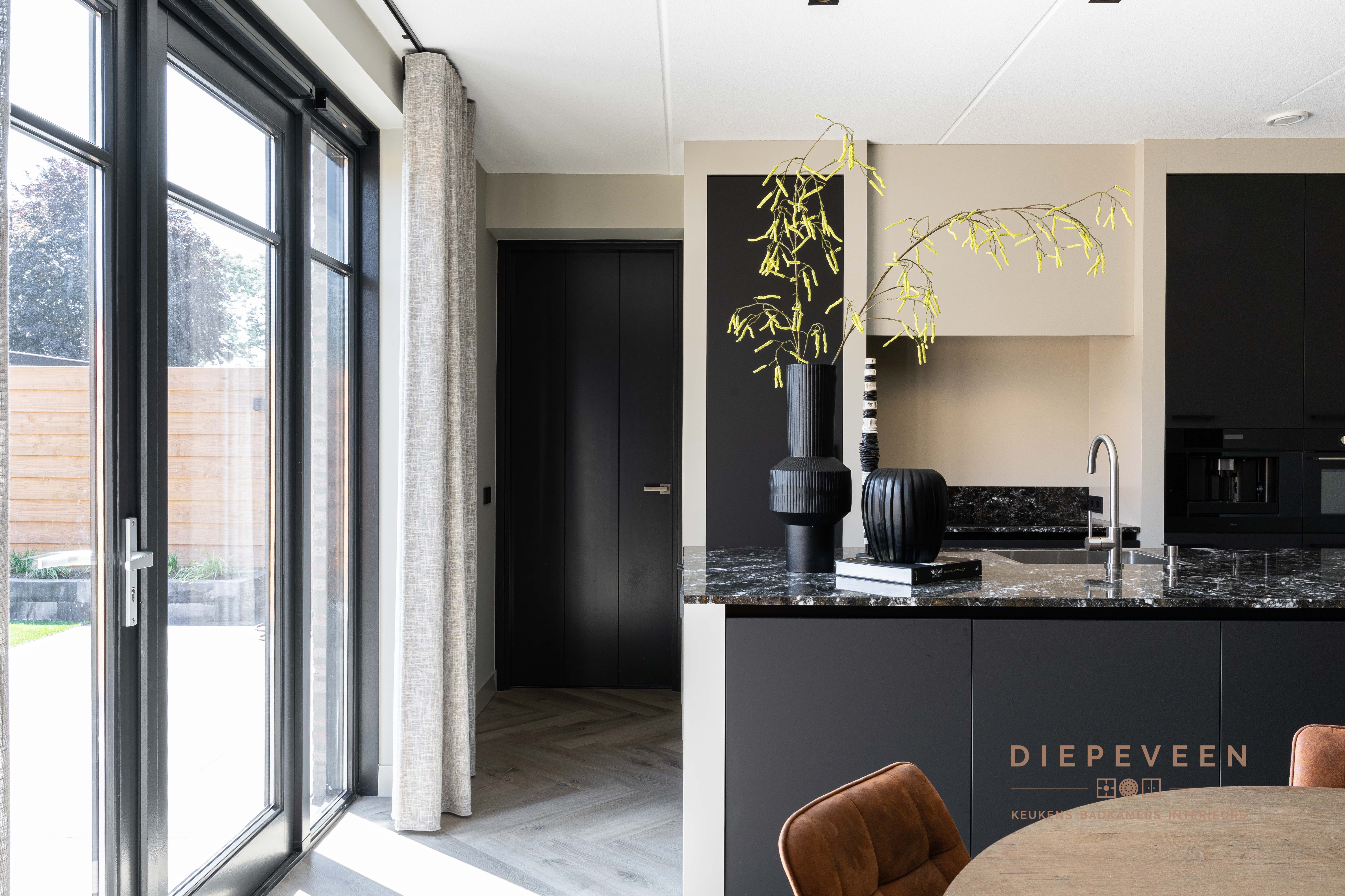 Foto: Diepeveen Keukens en Badkamers  Hoogenes  09569