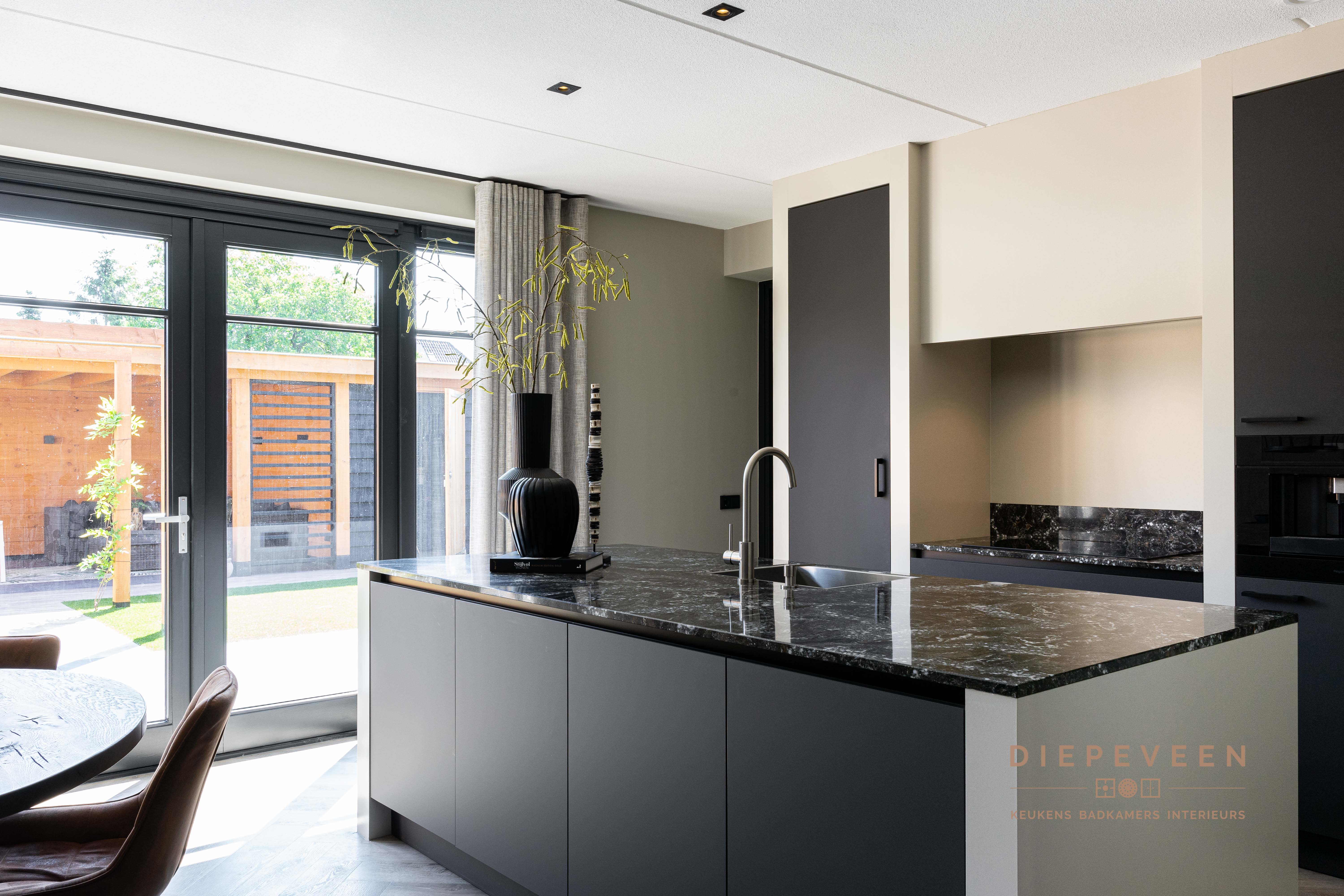 Foto: Diepeveen Keukens en Badkamers  Hoogenes  09572