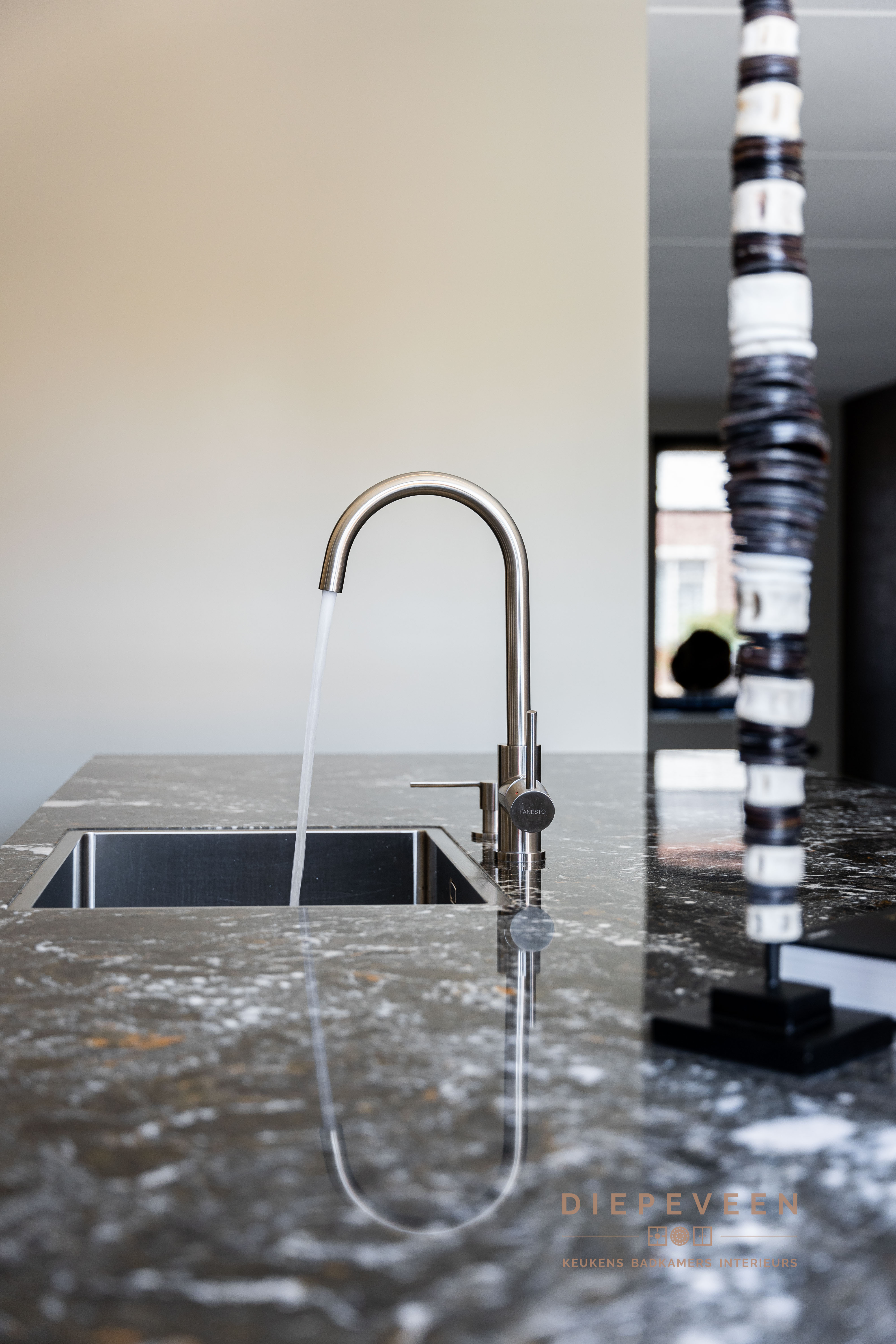 Foto: Diepeveen Keukens en Badkamers  Hoogenes  09606