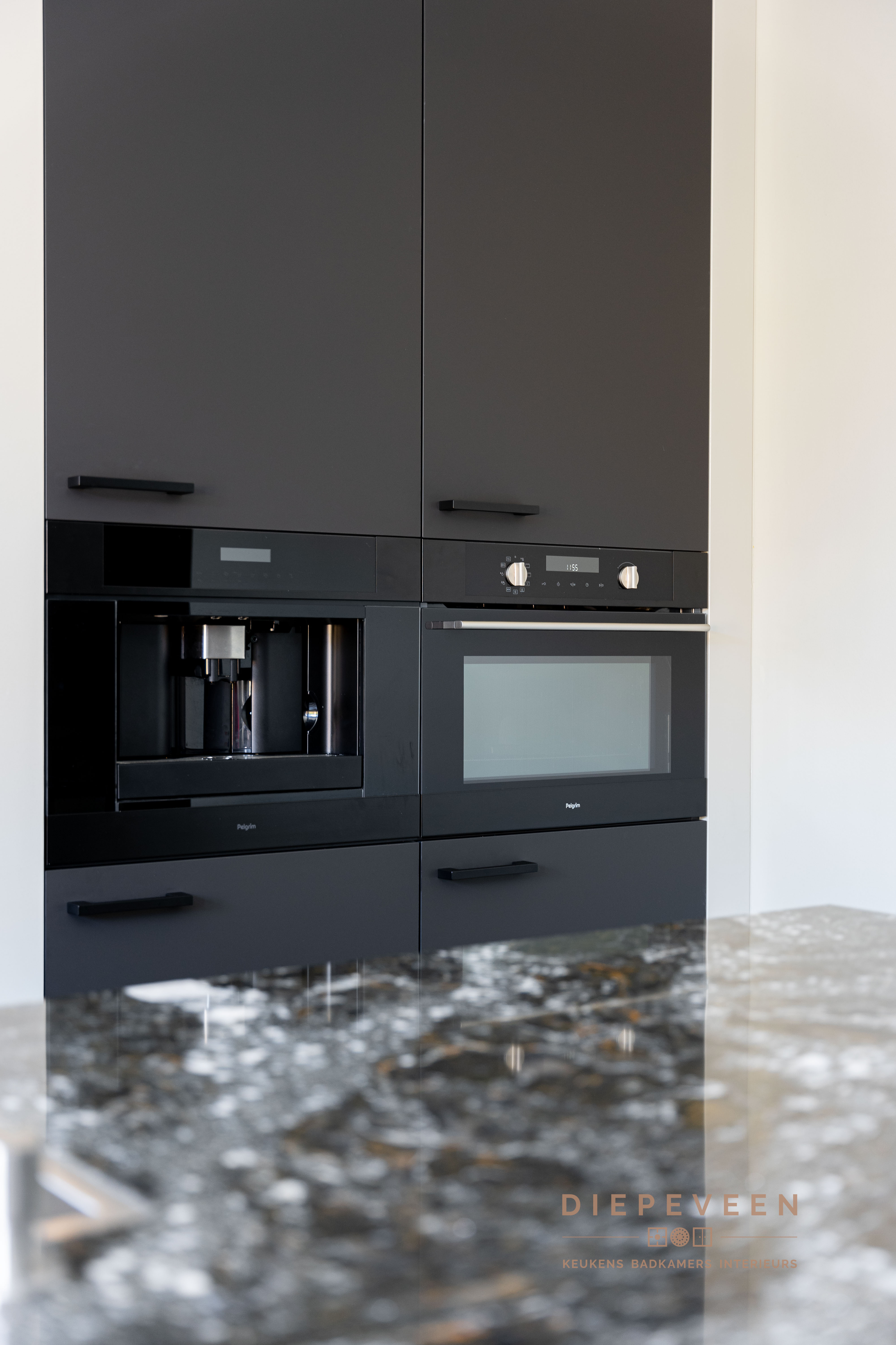 Foto: Diepeveen Keukens en Badkamers  Hoogenes  09615