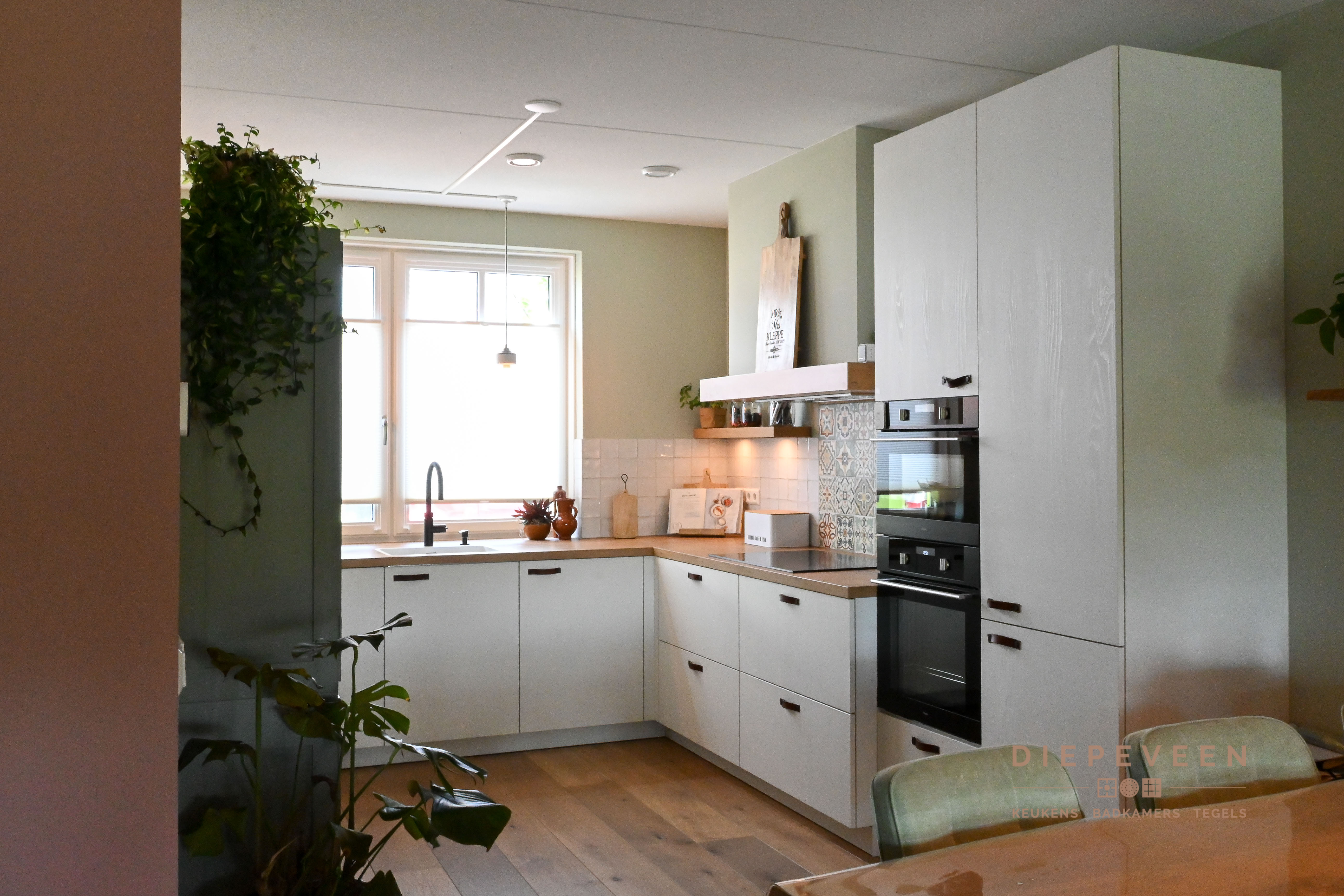 Foto : Gezellige compacte keuken