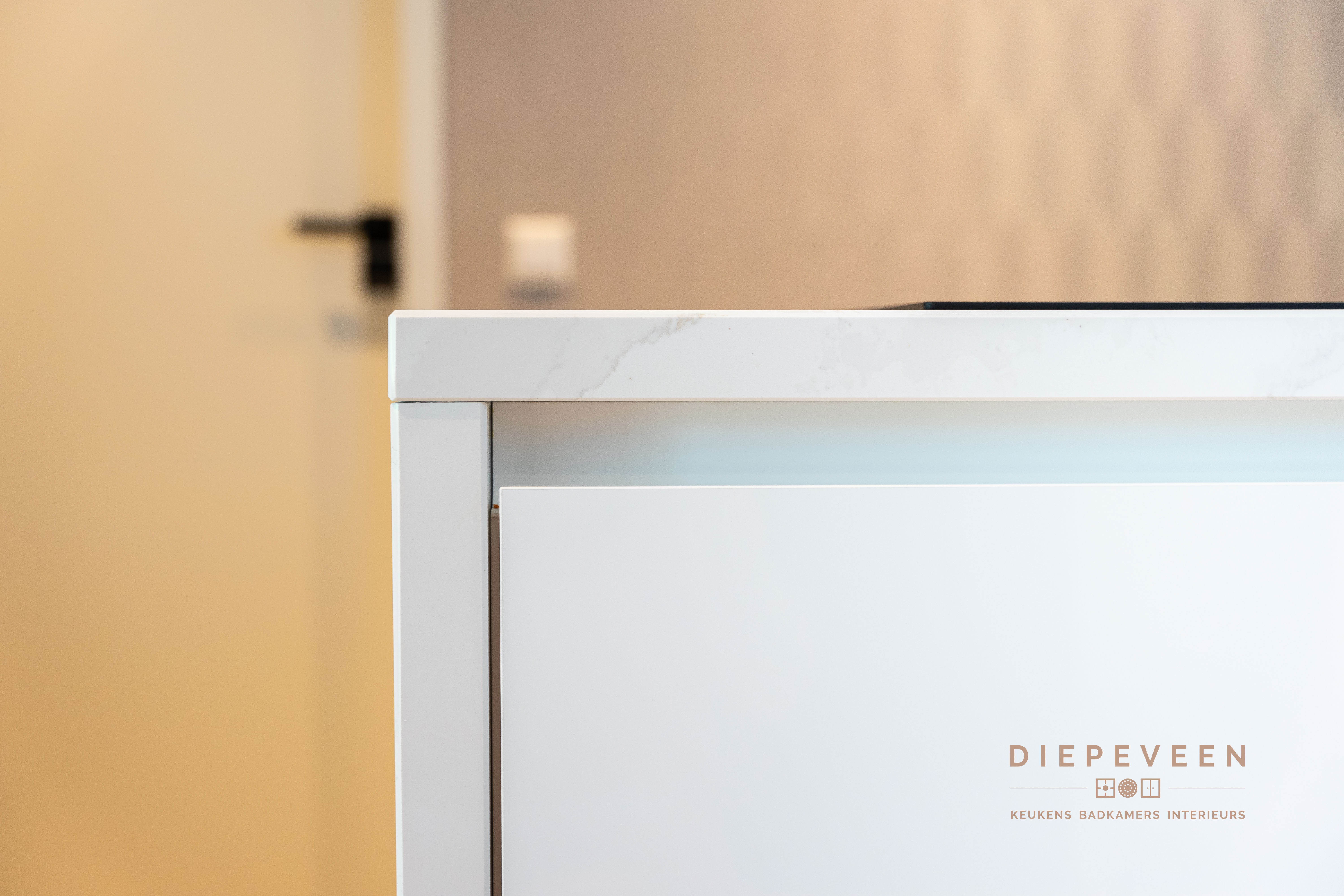 Foto: Diepeveen Keukens en Badkamers  Mikac  09029