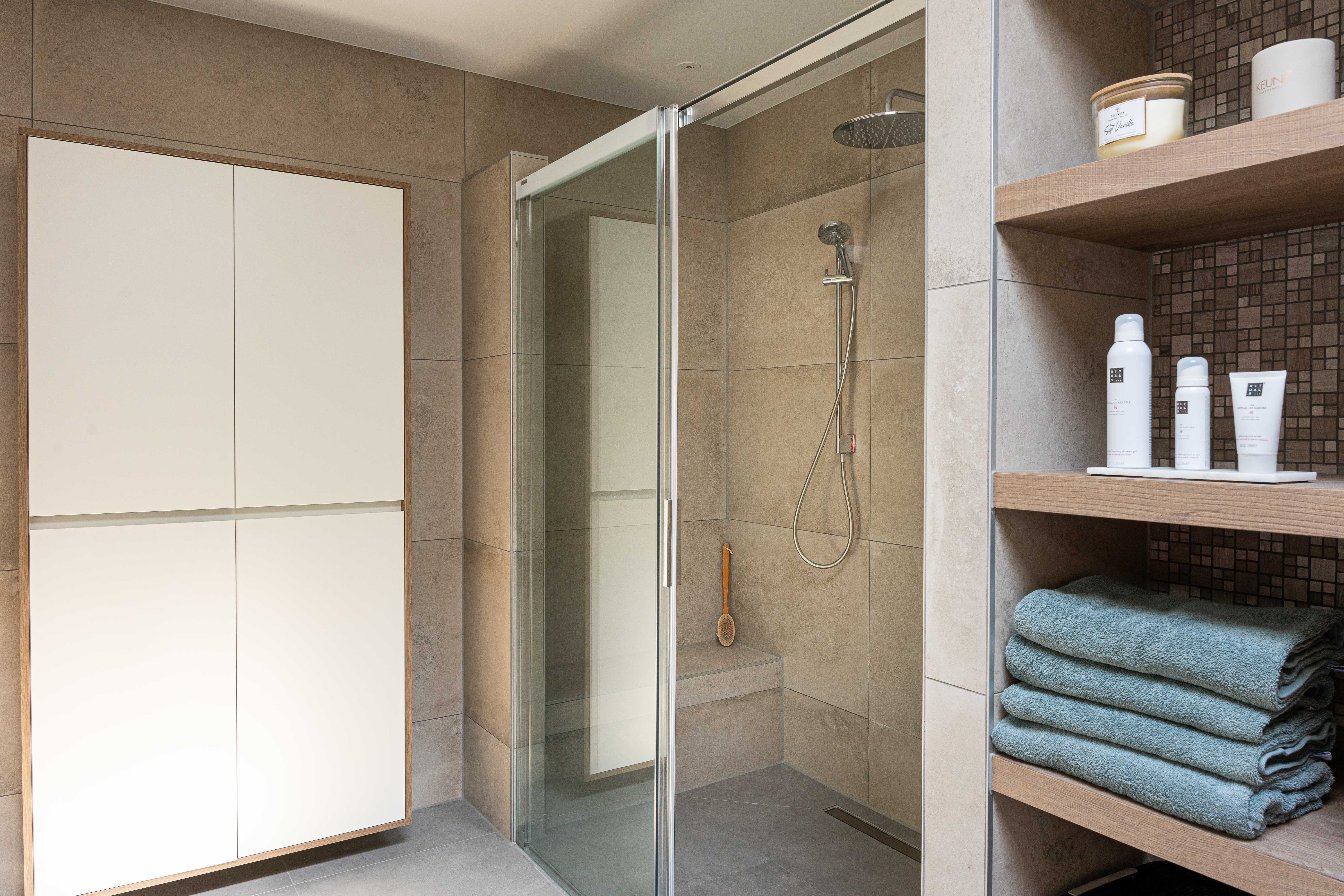 Foto: Diepeveen Keukens en Badkamers  Mikac  09127