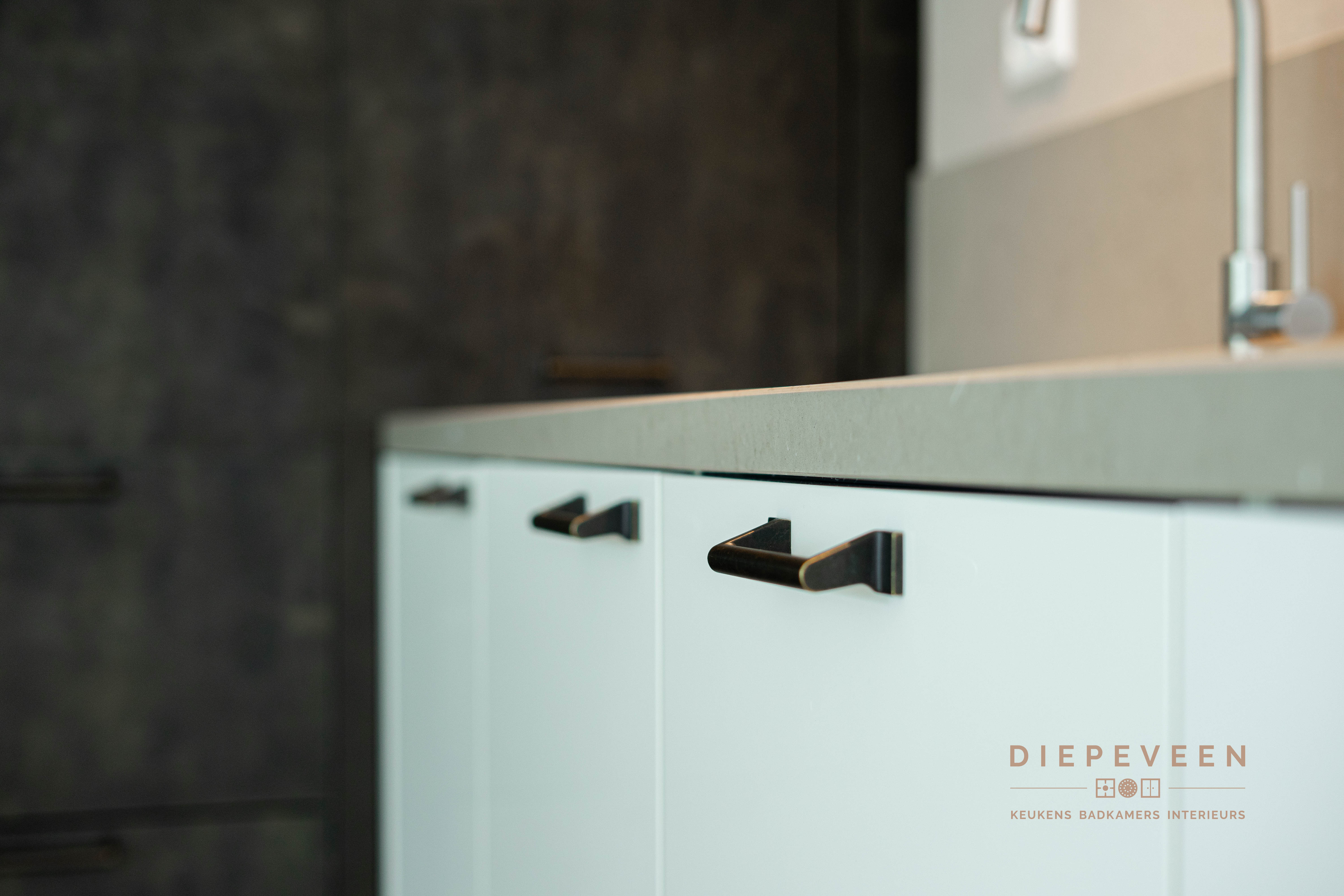 Foto: Diepeveen Keukens en Badkamers  Puissen  Millenaar  06540