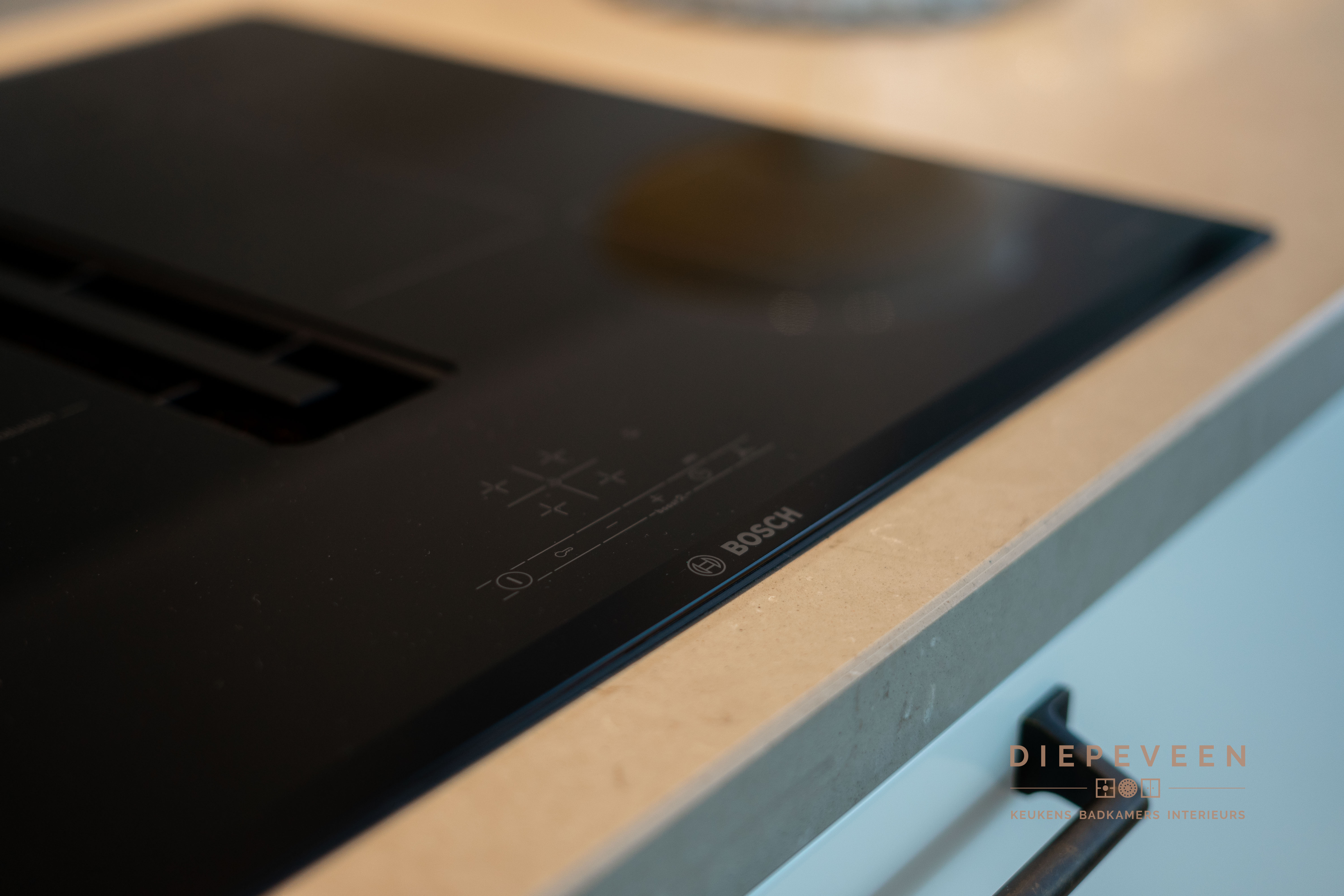 Foto: Diepeveen Keukens en Badkamers  Puissen  Millenaar   1 van 13 