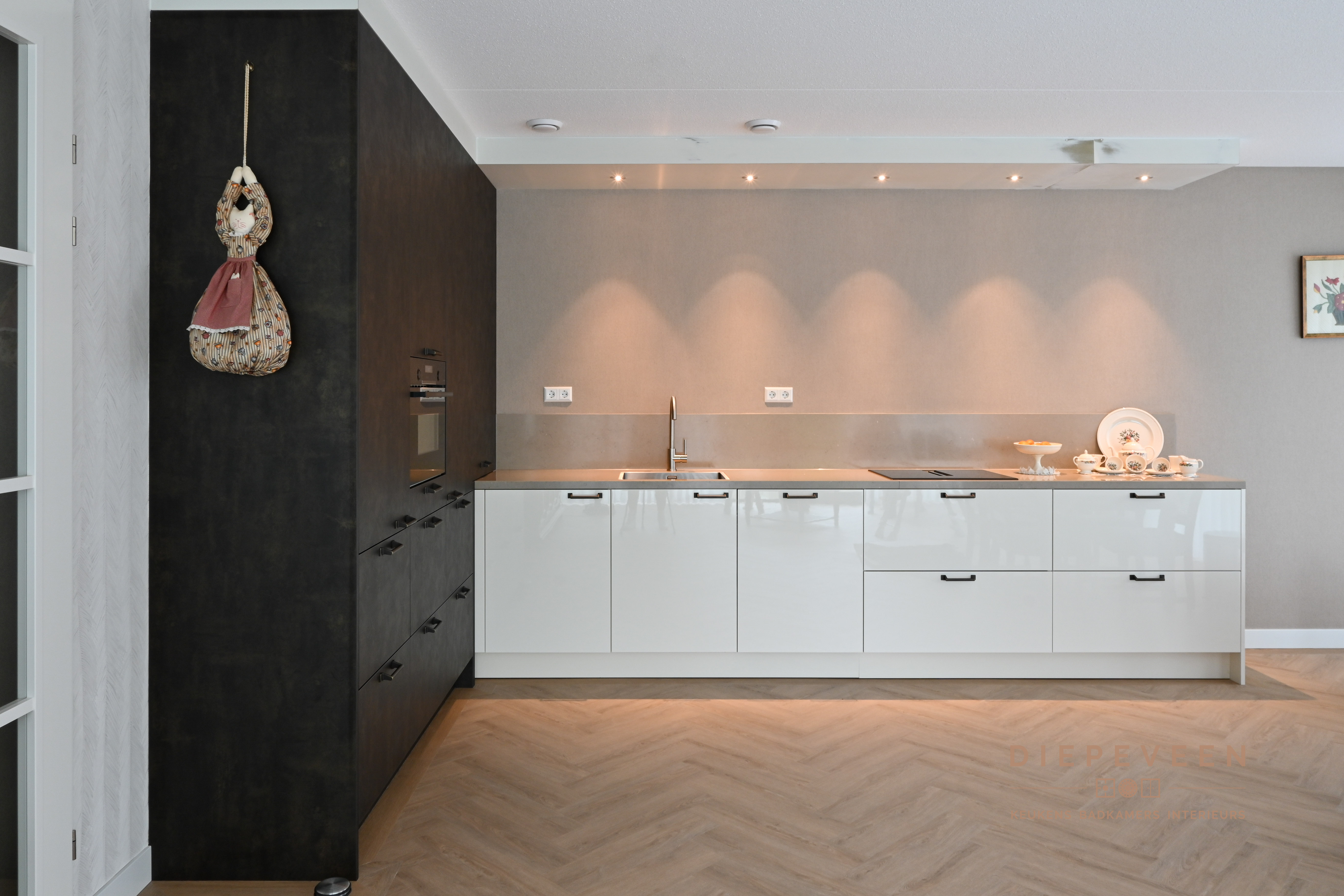 Foto: Diepeveen Keukens en Badkamers  Puissen  Millenaar   1 van 23 