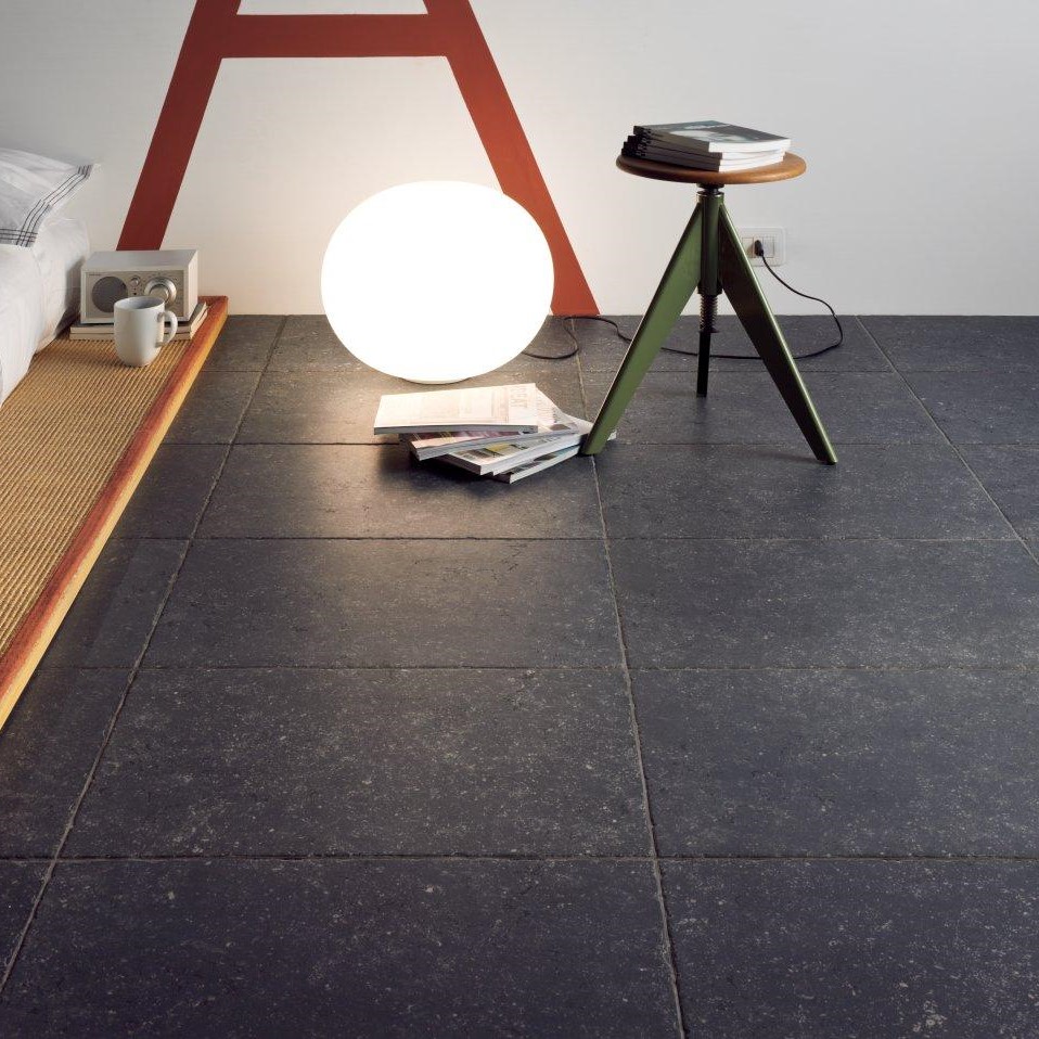 Foto: tegelvloer hardsteen getrommeld