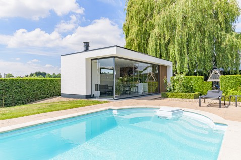 Foto : Een perfect glazen wandsysteem voor het poolhouse