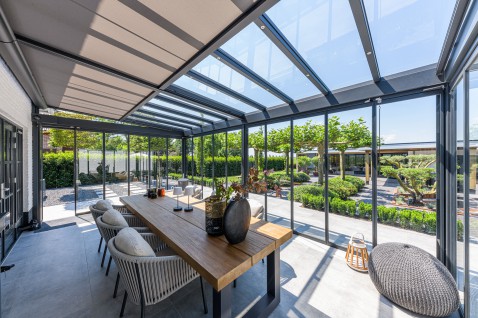 Foto : Transparante luxe met stalen uitstraling in Bruinisse