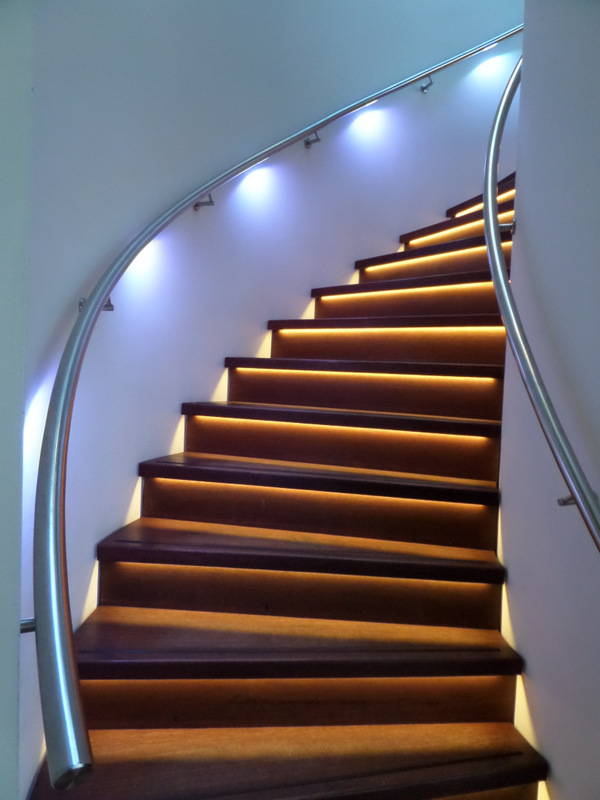 Foto: Spiltrap leuning LED RVS rvstrapleuning nl  7 