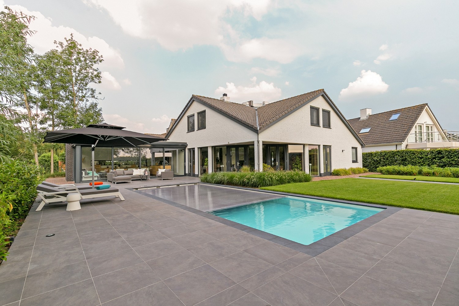 Foto: Pi7 Image Vissers Nova100 wit PC60EclipseSolar17