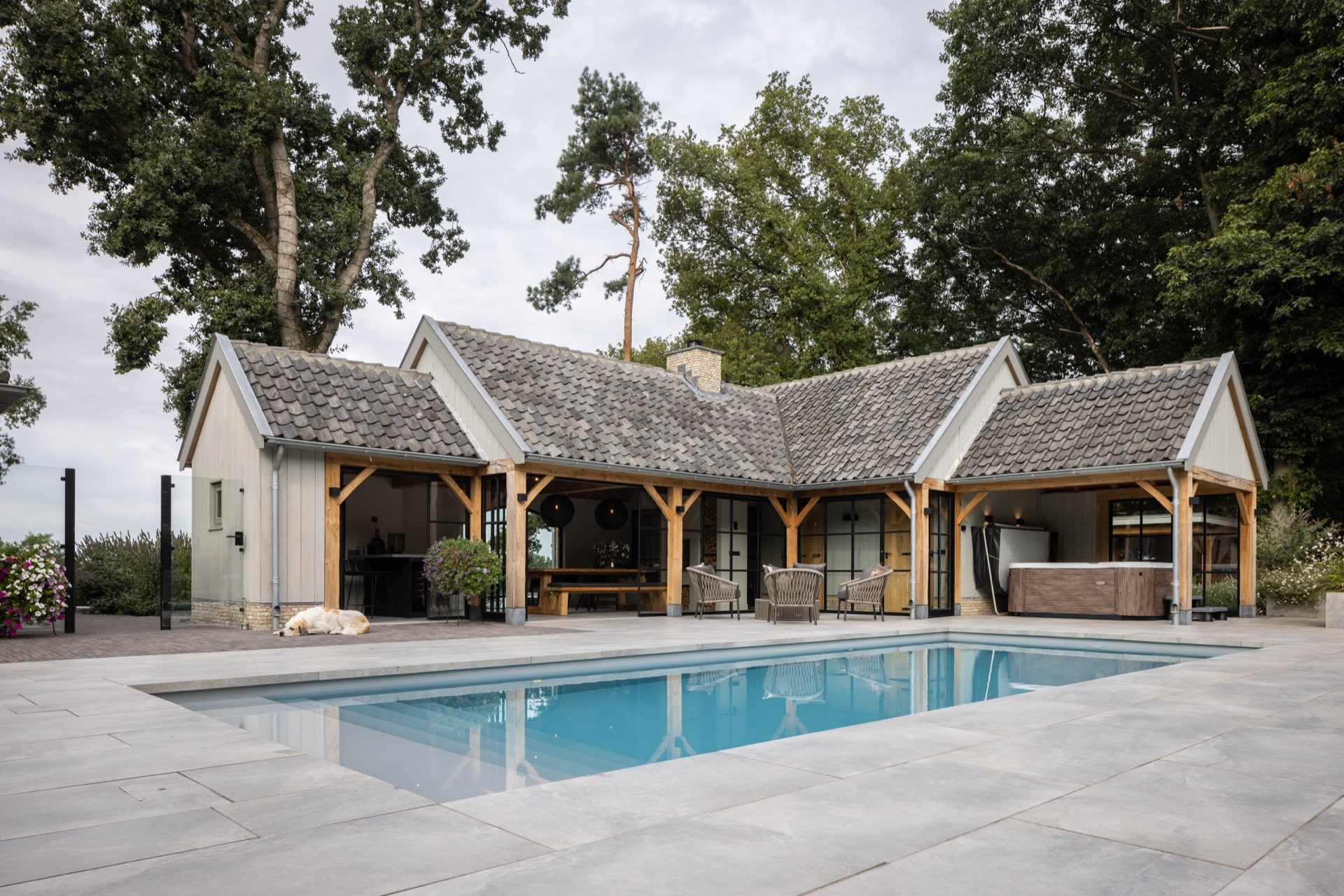 Foto : Zwembaden met poolhouse. Vind een stijl die bij u past!