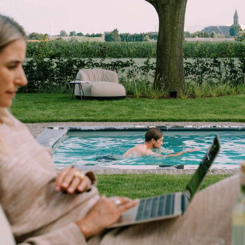Foto : Zwemmen in je eigen tuin: 5 redenen waarom het beter is dan je denkt