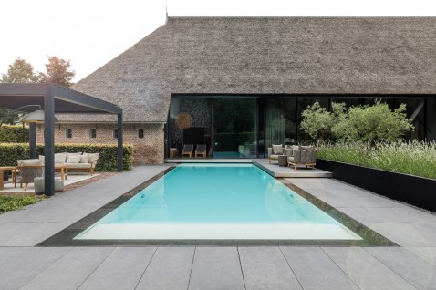 Foto : Zwembadtrends zomer 2026: dit wil iedereen in zijn tuin