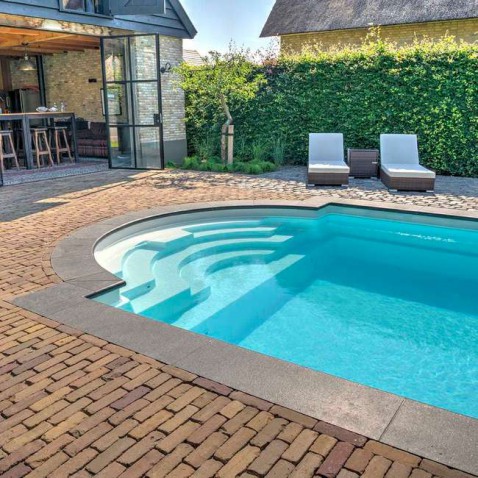 Foto : Classic Line zwembaden: strak design met tijdloze uitstraling