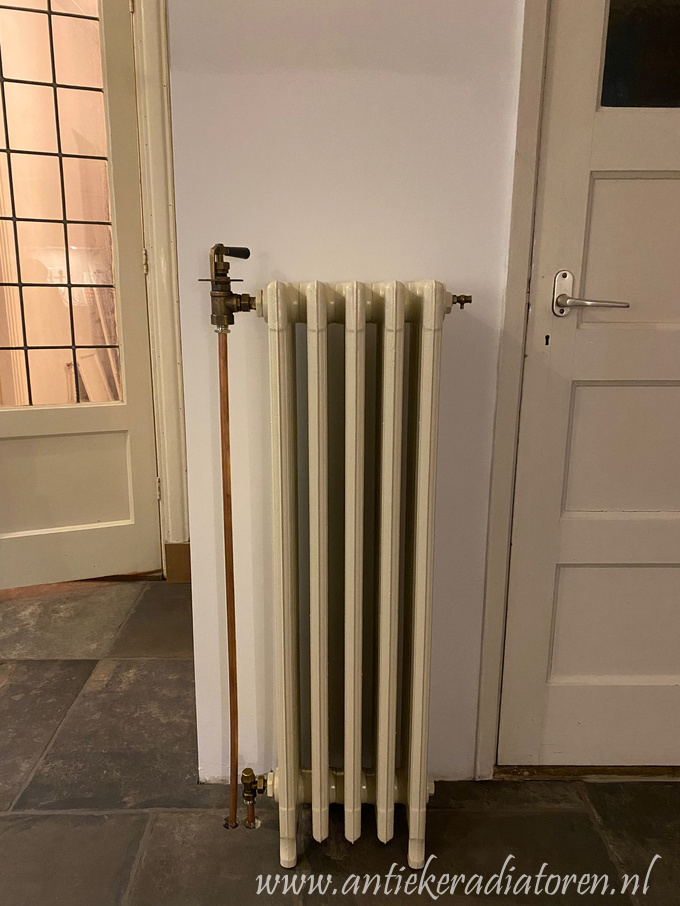 Foto: geplaatste gietijzeren radiator 151  c