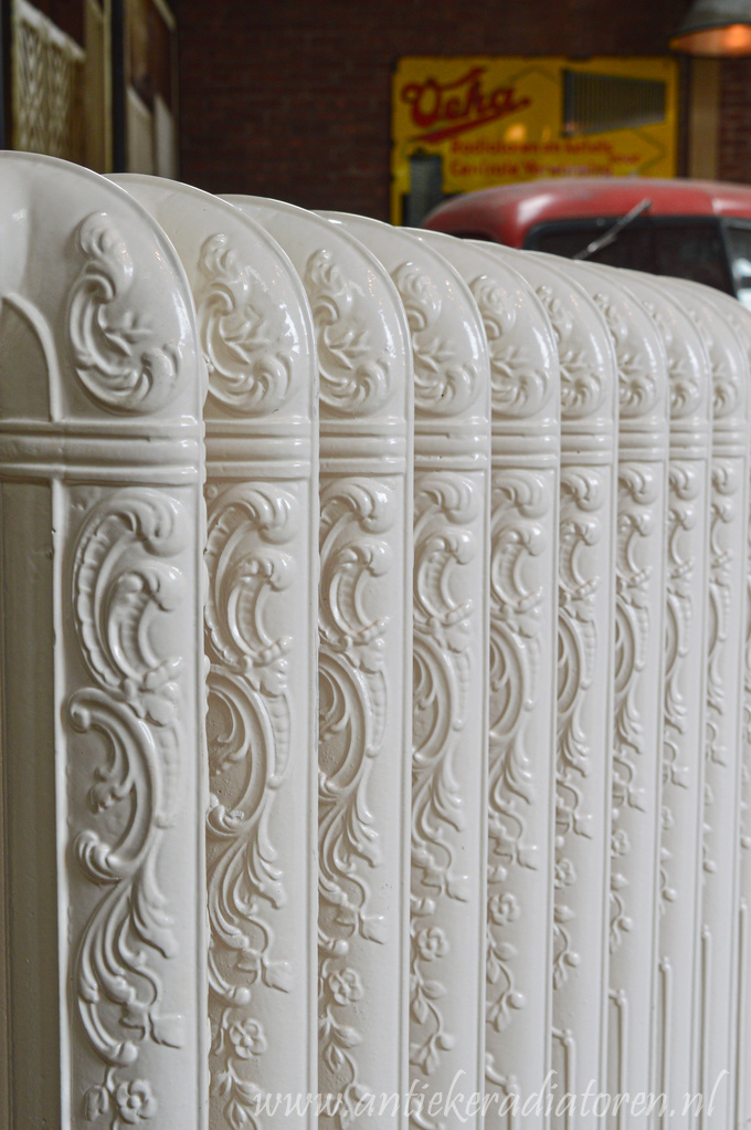 Foto: oude bewerkte radiator 287