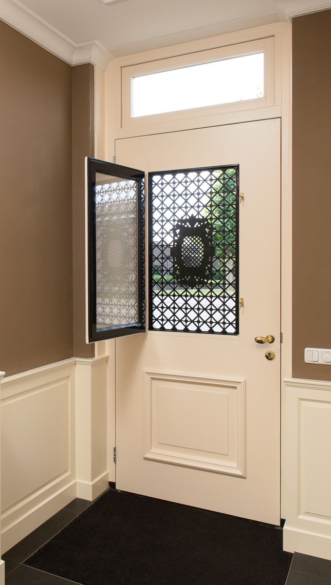 Foto: sfeer roosterdeur binnenkant klein