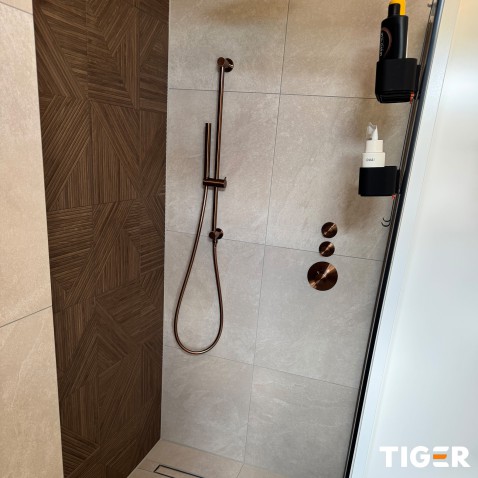 Foto : Before & After naar een strak georganiseerde douche