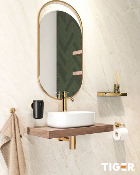 Foto : LUXE Cooper Serie in Gepolijst Goud voor een Stralende Badkamer