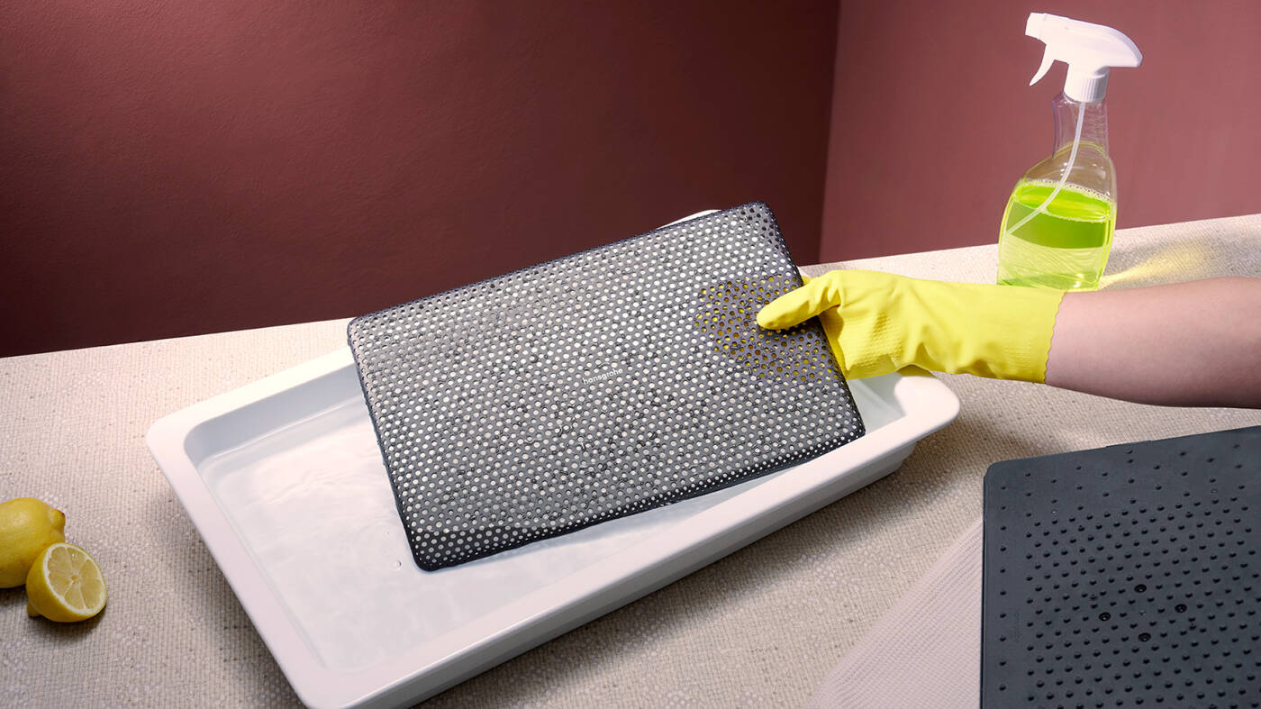 Foto: raindance alive e ohs descaling mesh cover hand with glove 16x9