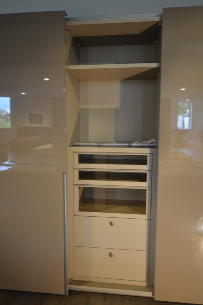 Foto: kast Carre schuifdeuren linnenkast schuif camel Slaaphof laden dicht